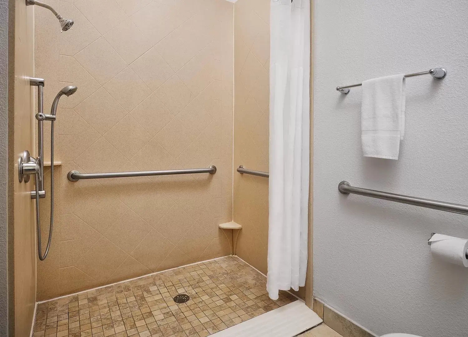 Shower, Bathroom in Hampton Inn Covington/Mandeville
