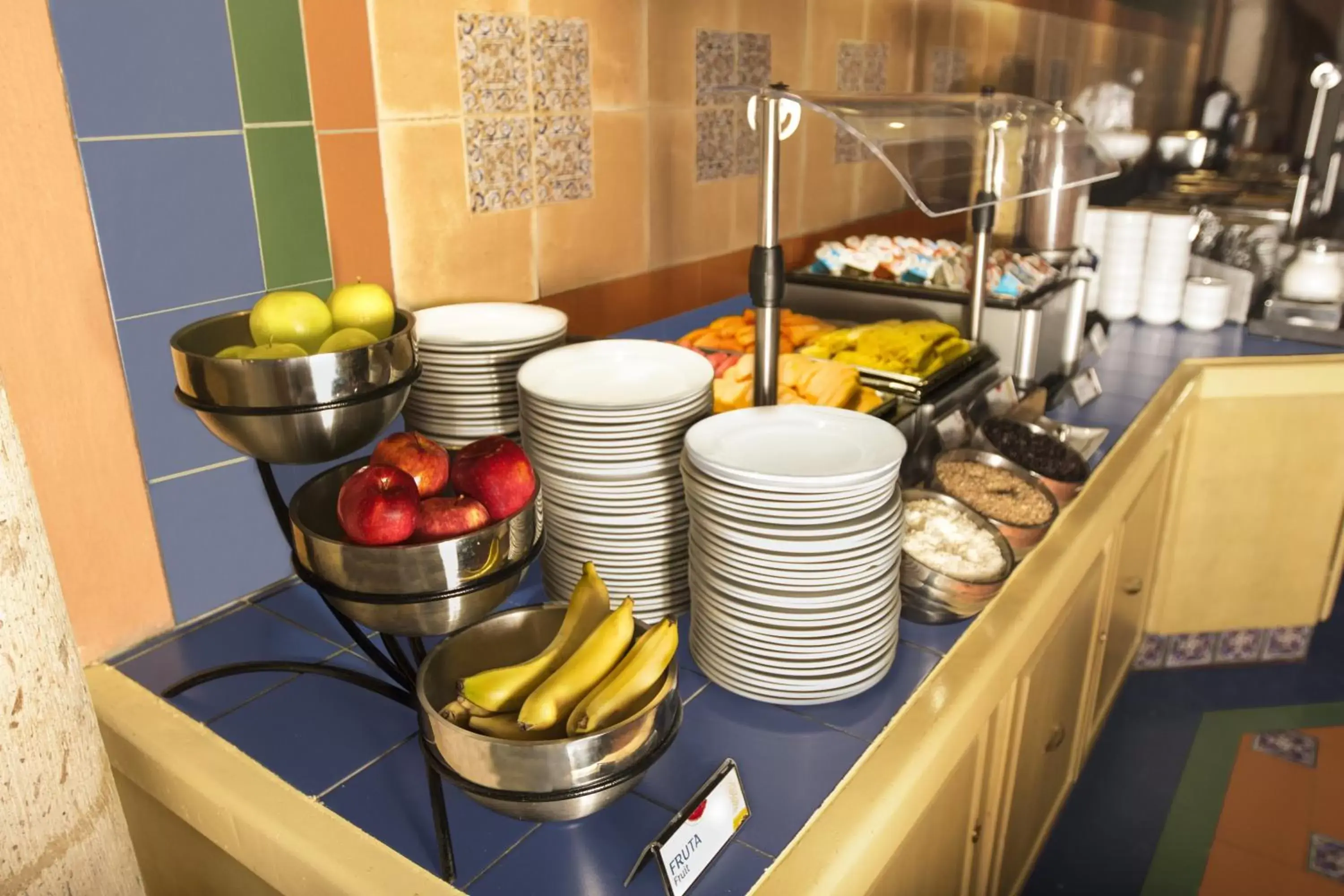 Breakfast, Food in Holiday Inn Express Monterrey Galerias-San Jeronimo, an IHG Hotel