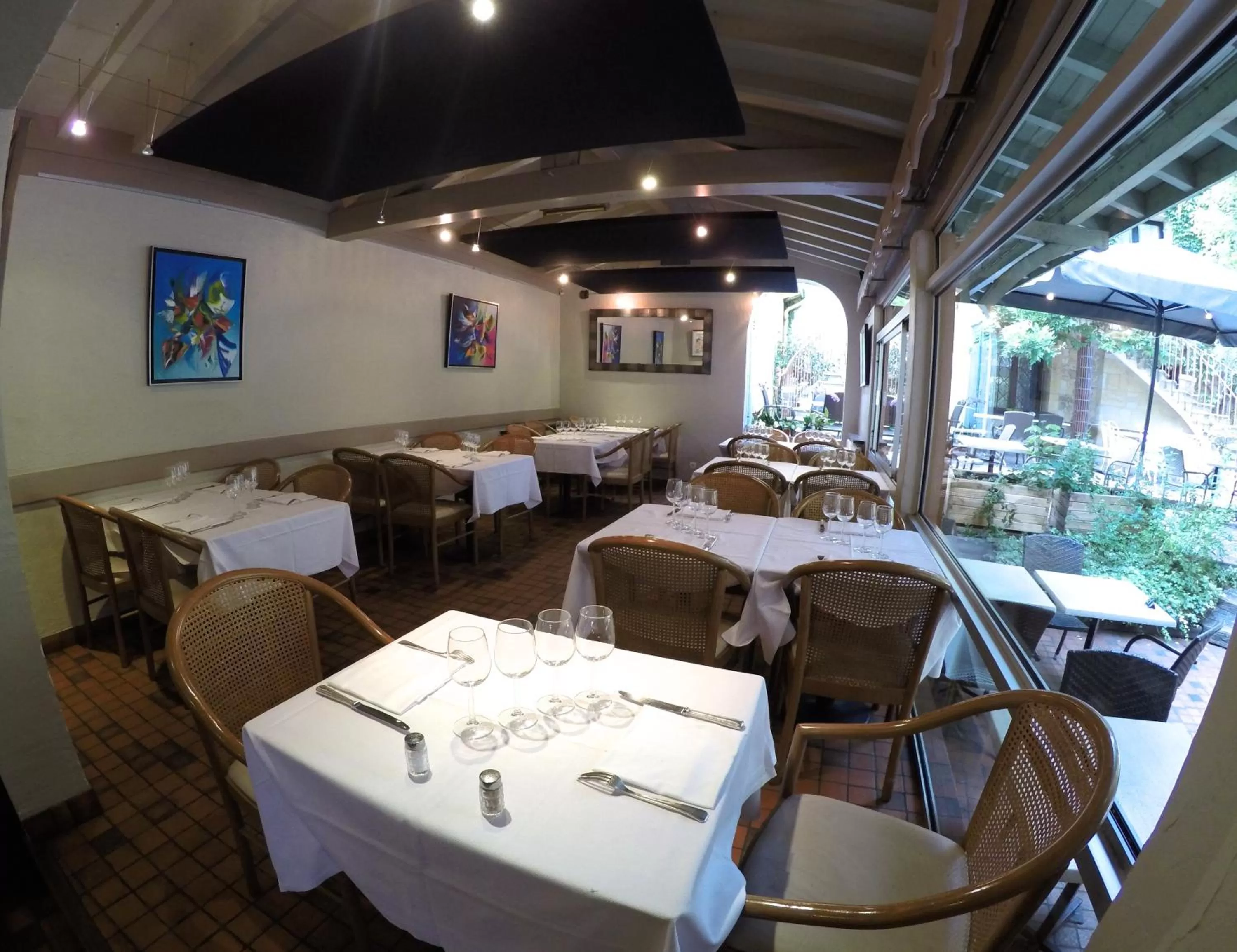 Restaurant/places to eat in Logis hotel Noemys Gradignan