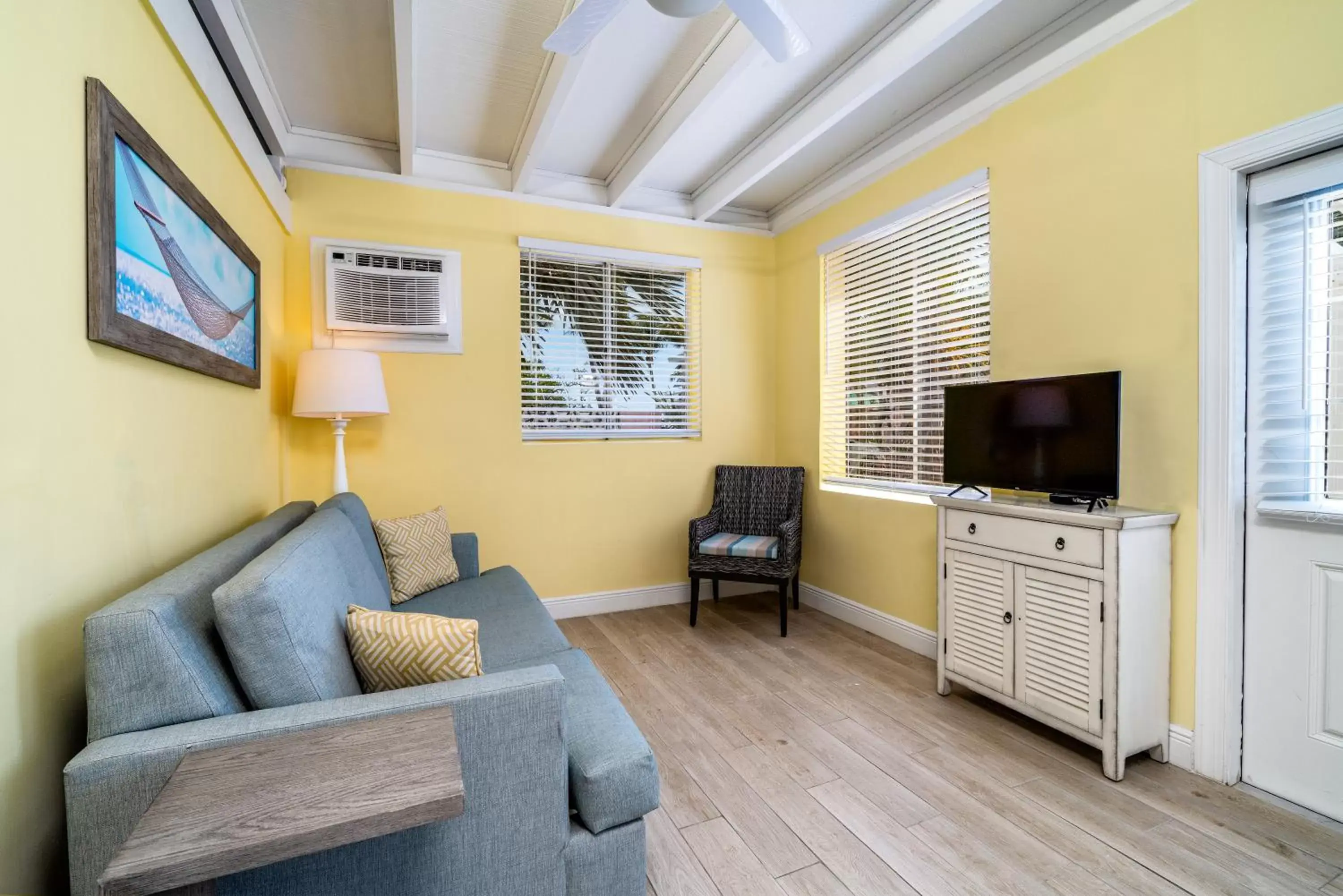 Living room, Seating Area in Rainbow Bend Resort