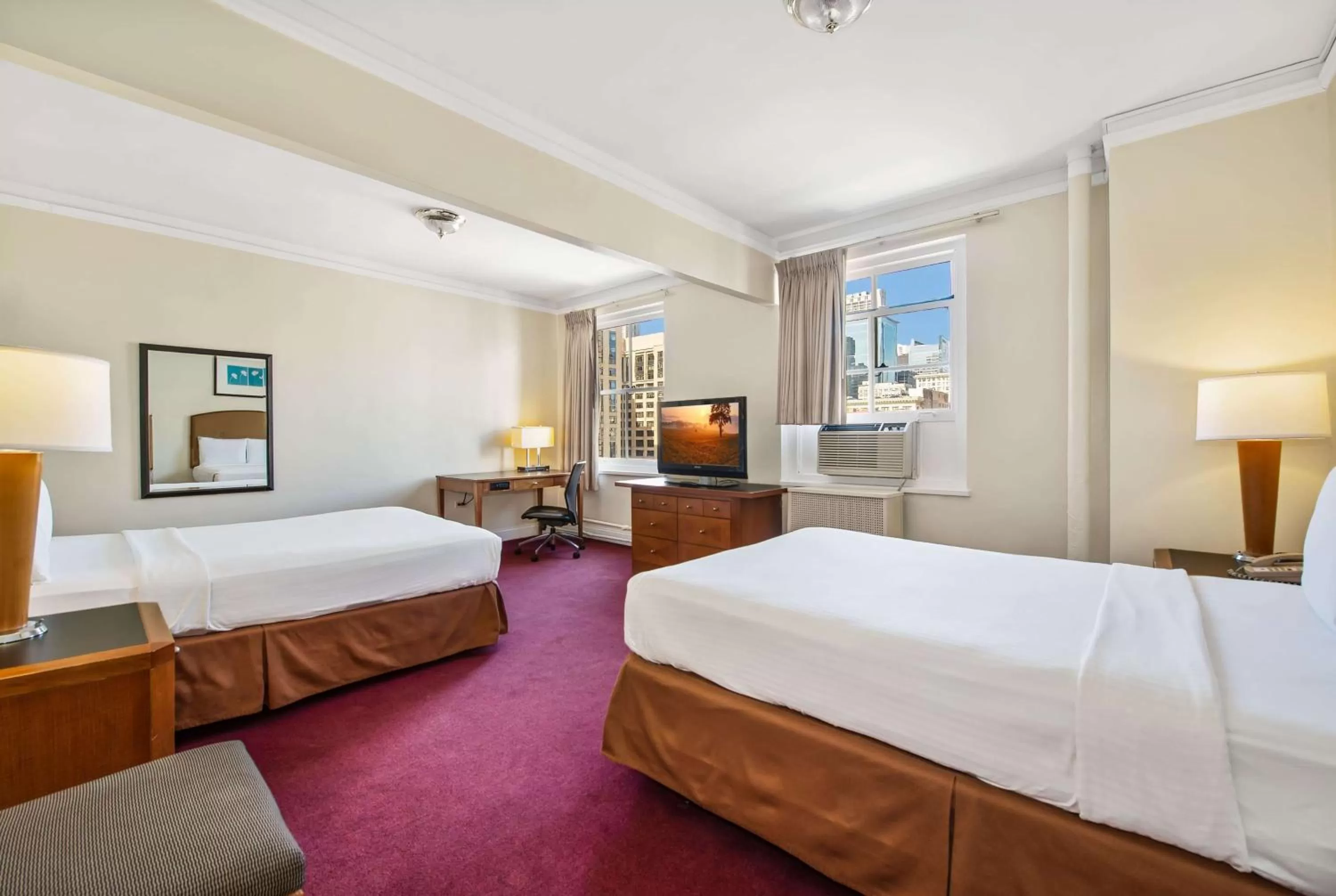 Photo of the whole room, Bed in Travelodge by Wyndham Downtown Chicago