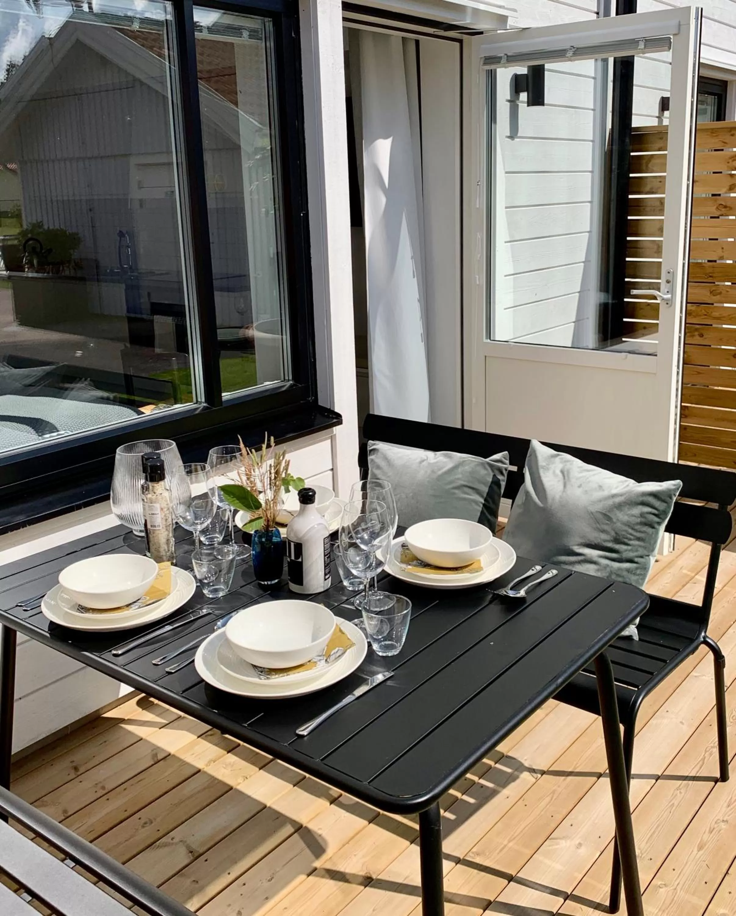 Dining area in Easy Livin' Apartment Hotel