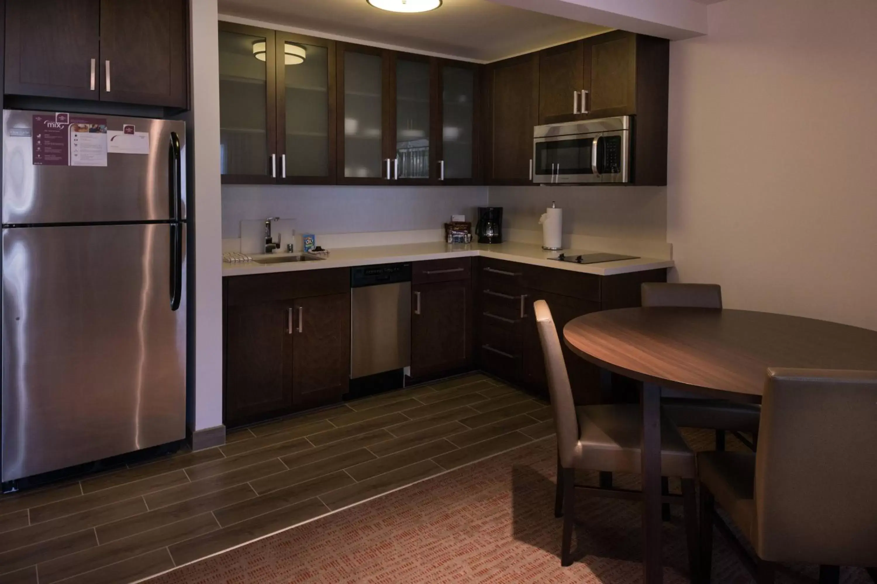 Bedroom, Kitchen/Kitchenette in Residence Inn by Marriott Palo Alto Menlo Park