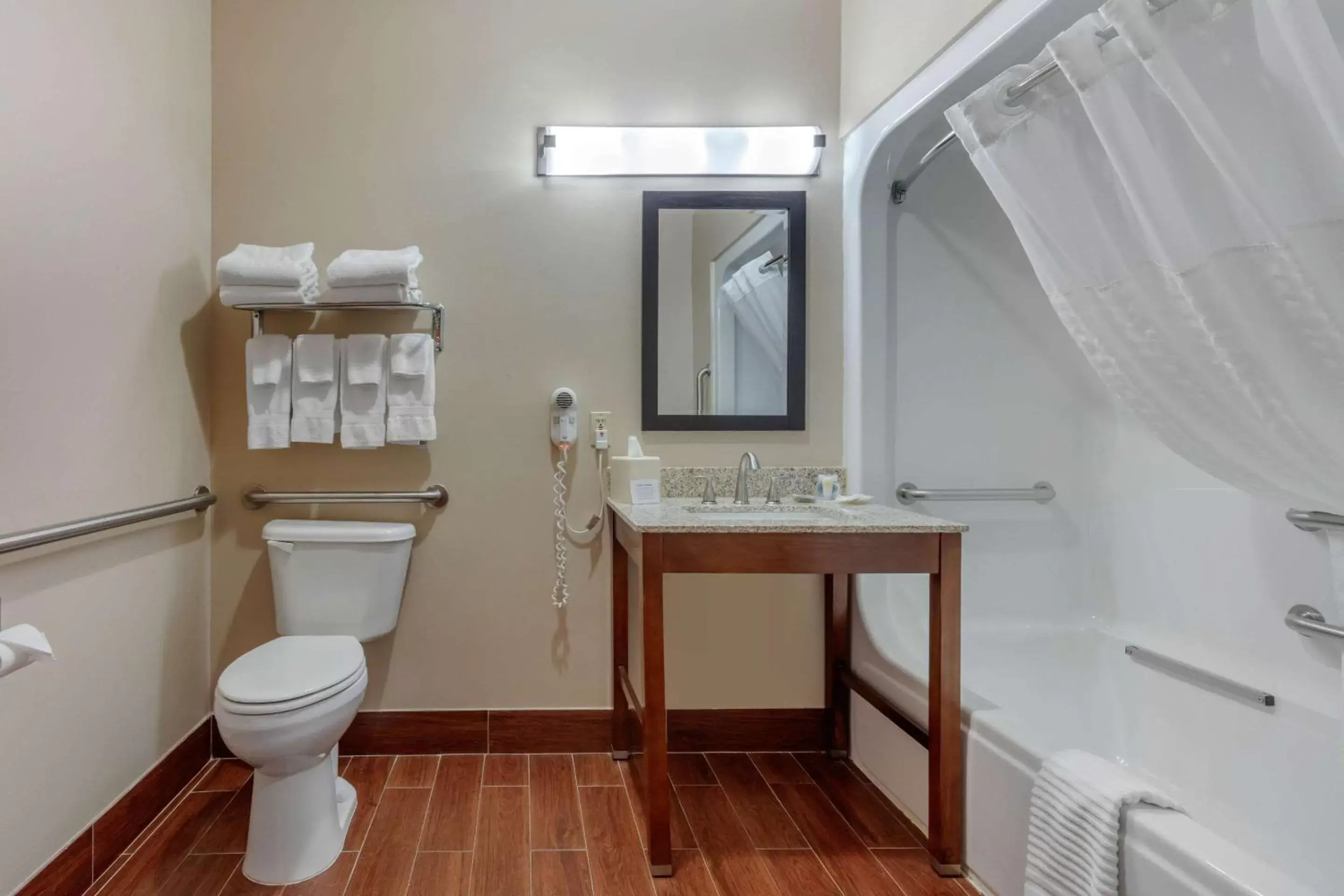 Bathroom in Comfort Suites Rolla