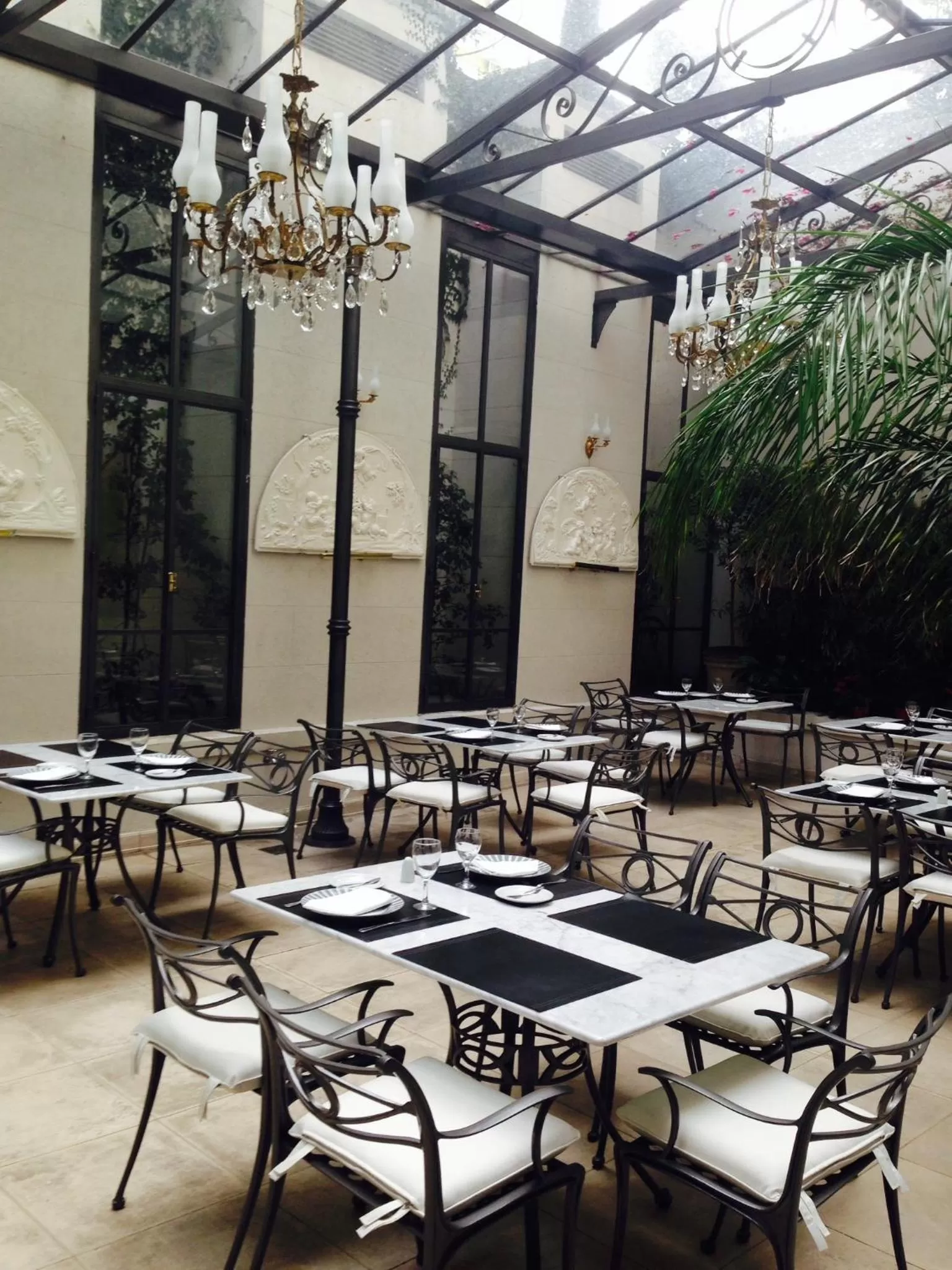 Restaurant/places to eat in Hotel Club Frances