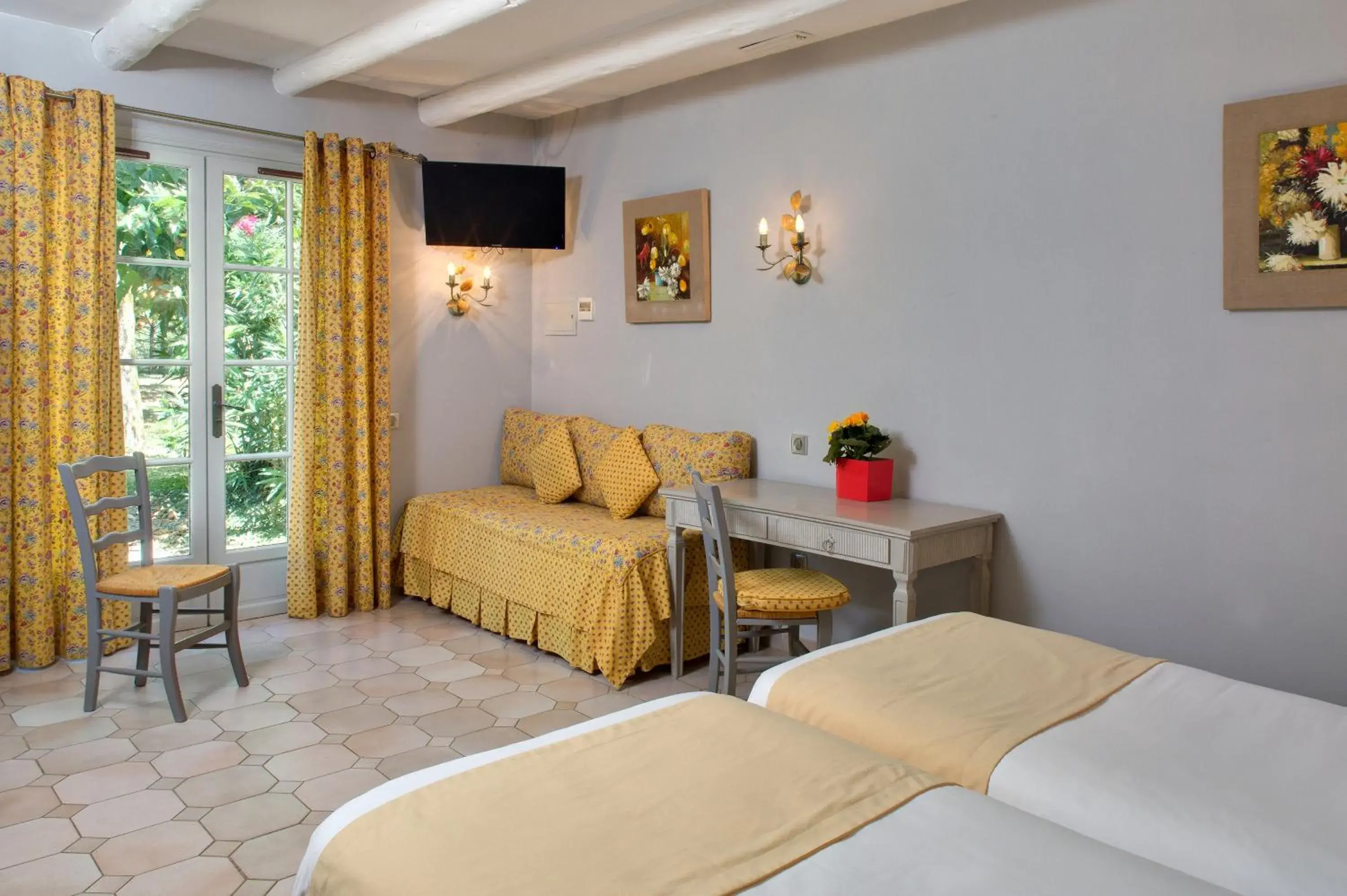 Bedroom, Seating Area in Le Mas Des Sables