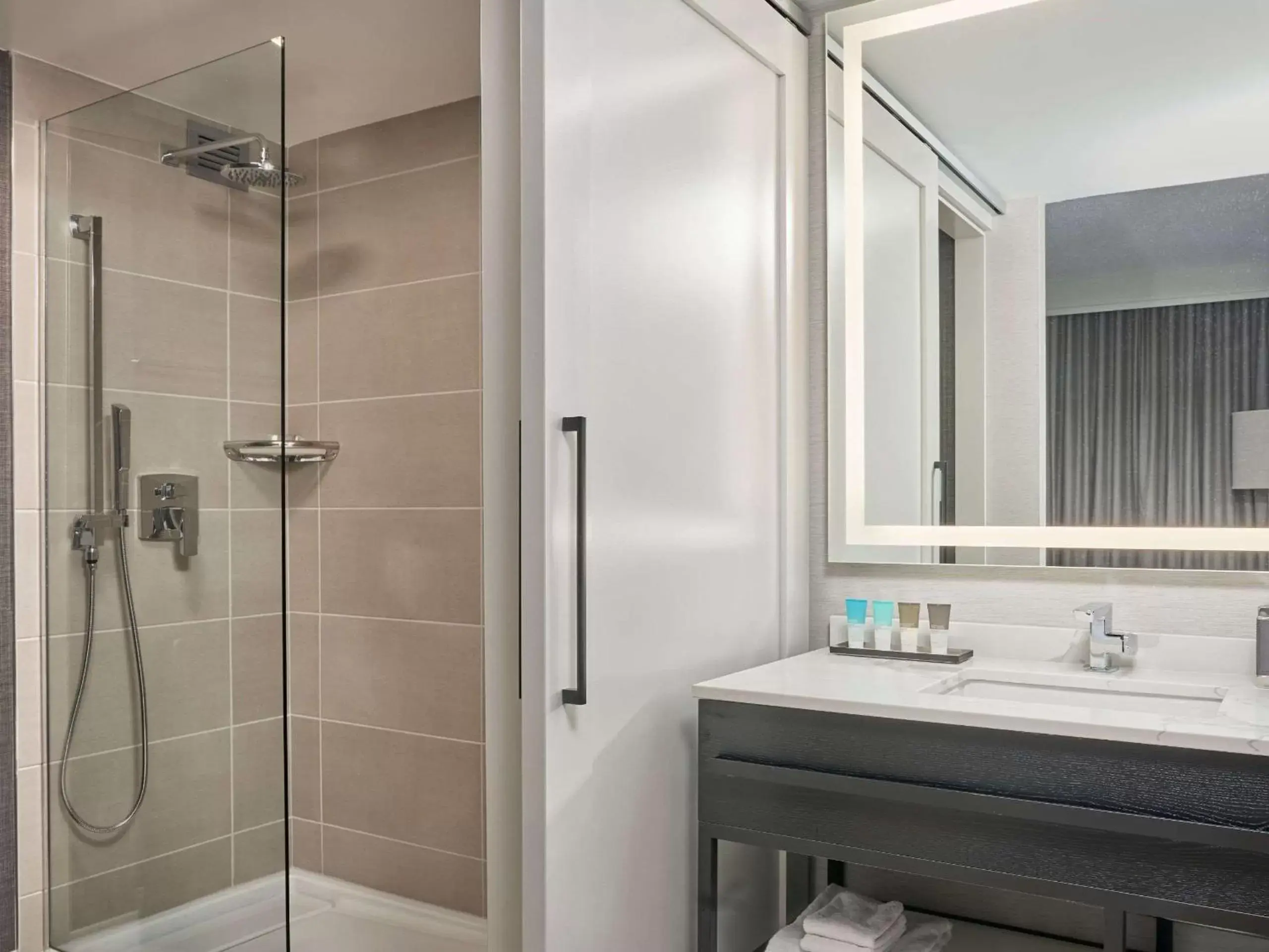 King Room in Hyatt Regency Deerfield King Room in Hyatt Regency Deerfield