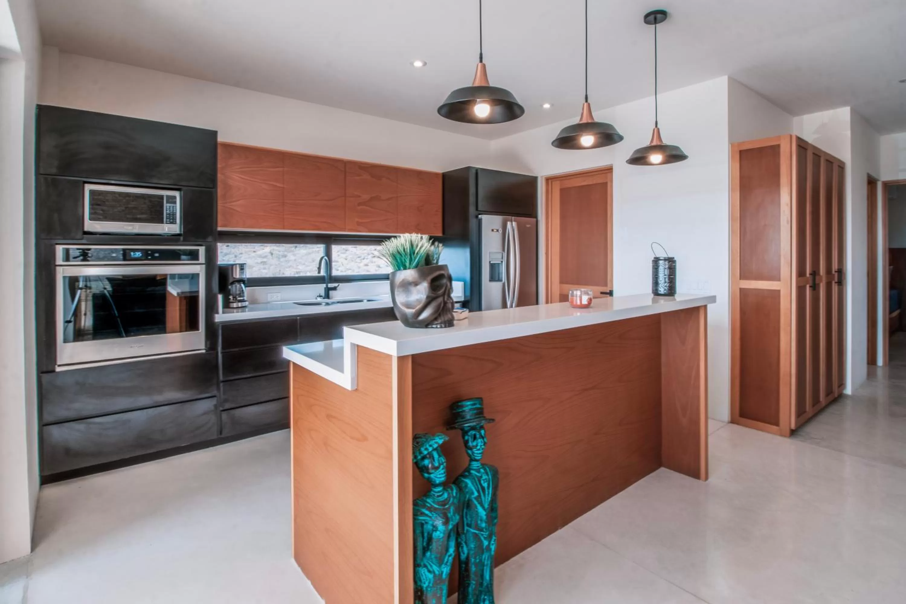 Kitchen or kitchenette, Kitchen/Kitchenette in Cerritos Surf Residences