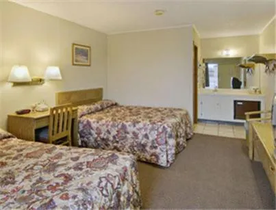 Bed in Super 8 by Wyndham Lubbock Civic Center North