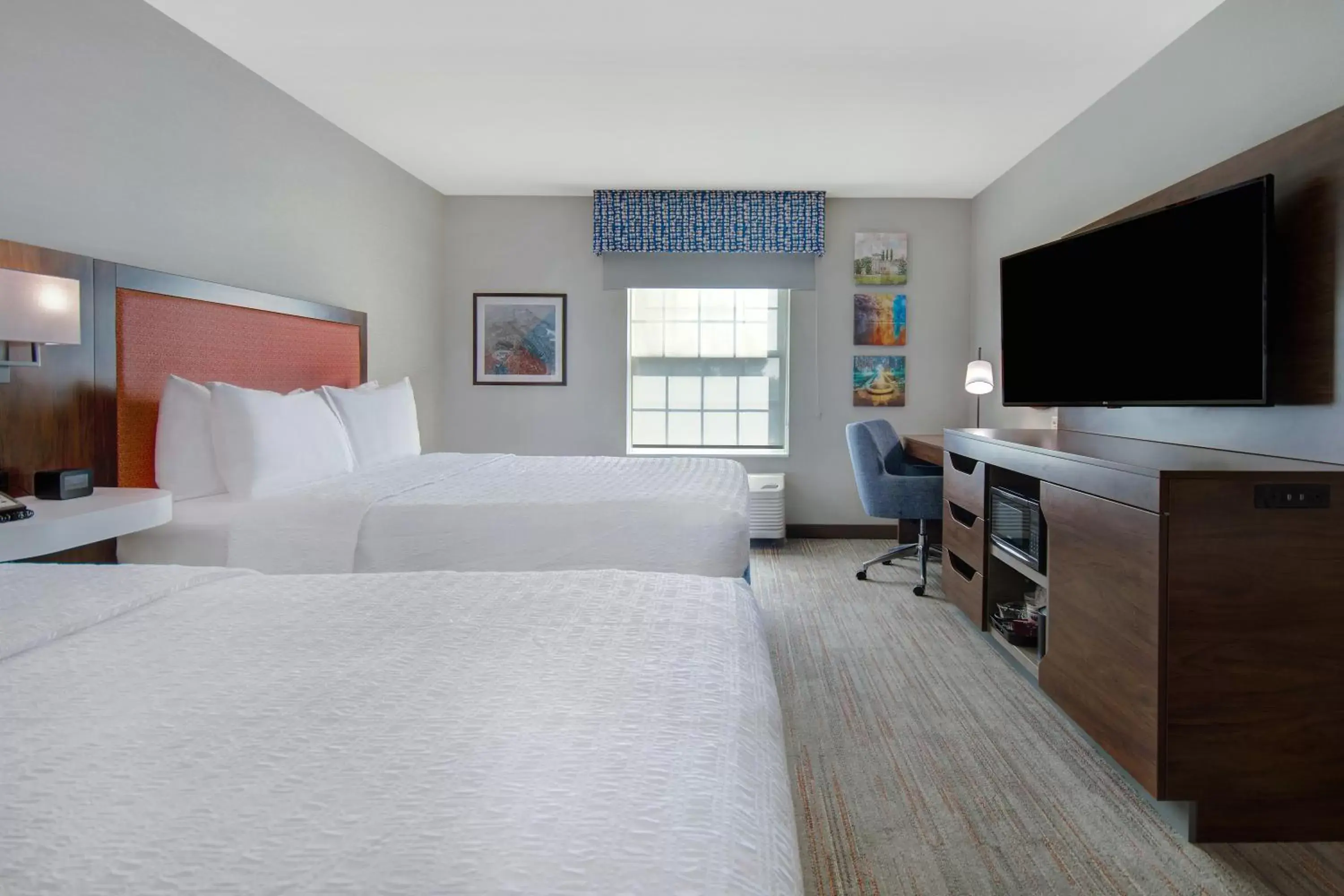 Photo of the whole room, Bed in Hampton Inn & Suites Yonkers Photo of the whole room, Bed in Hampton Inn & Suites Yonkers
