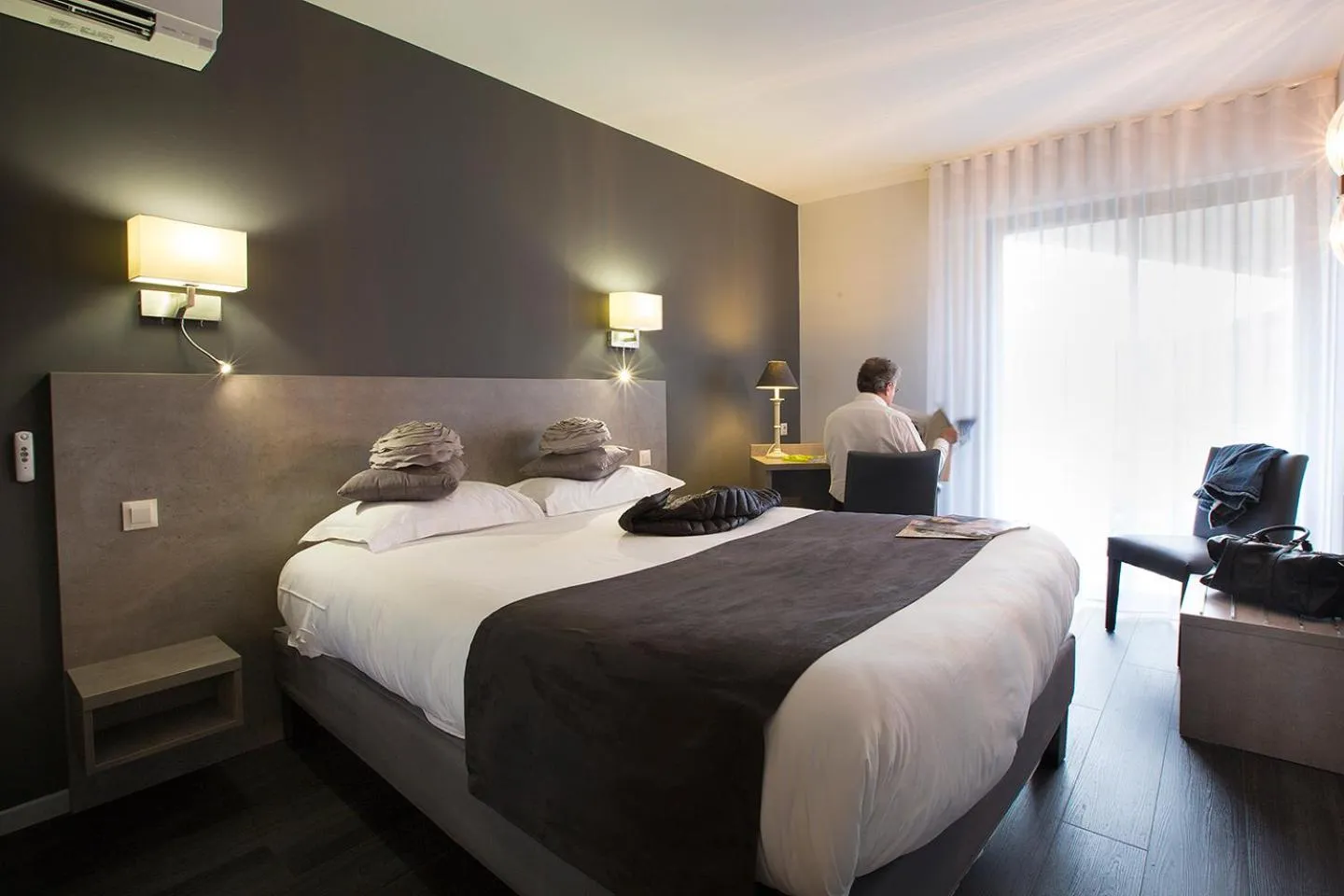 TV and multimedia, Bed in Logis Hotel - Restaurant - Spa - Le Relais de Farrou