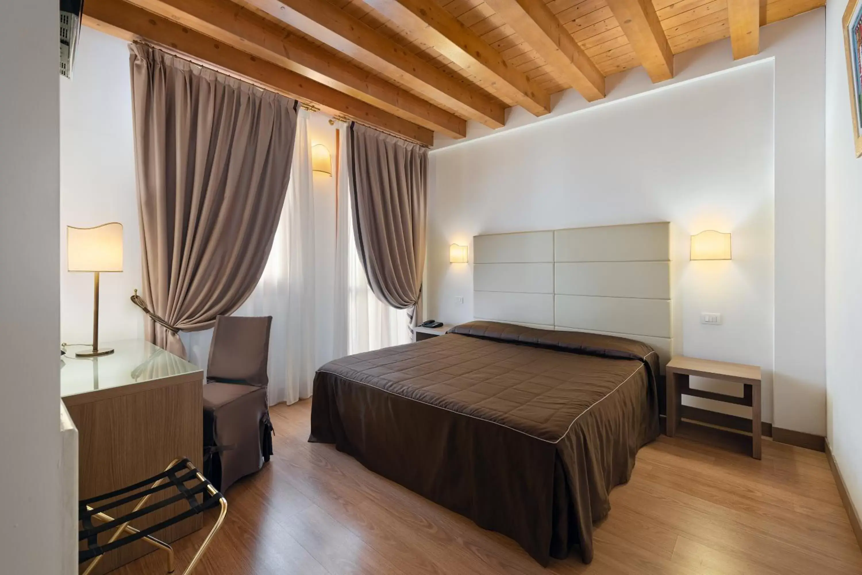 Photo of the whole room, Bed in UNAWAY Ecohotel Villa Costanza Venezia