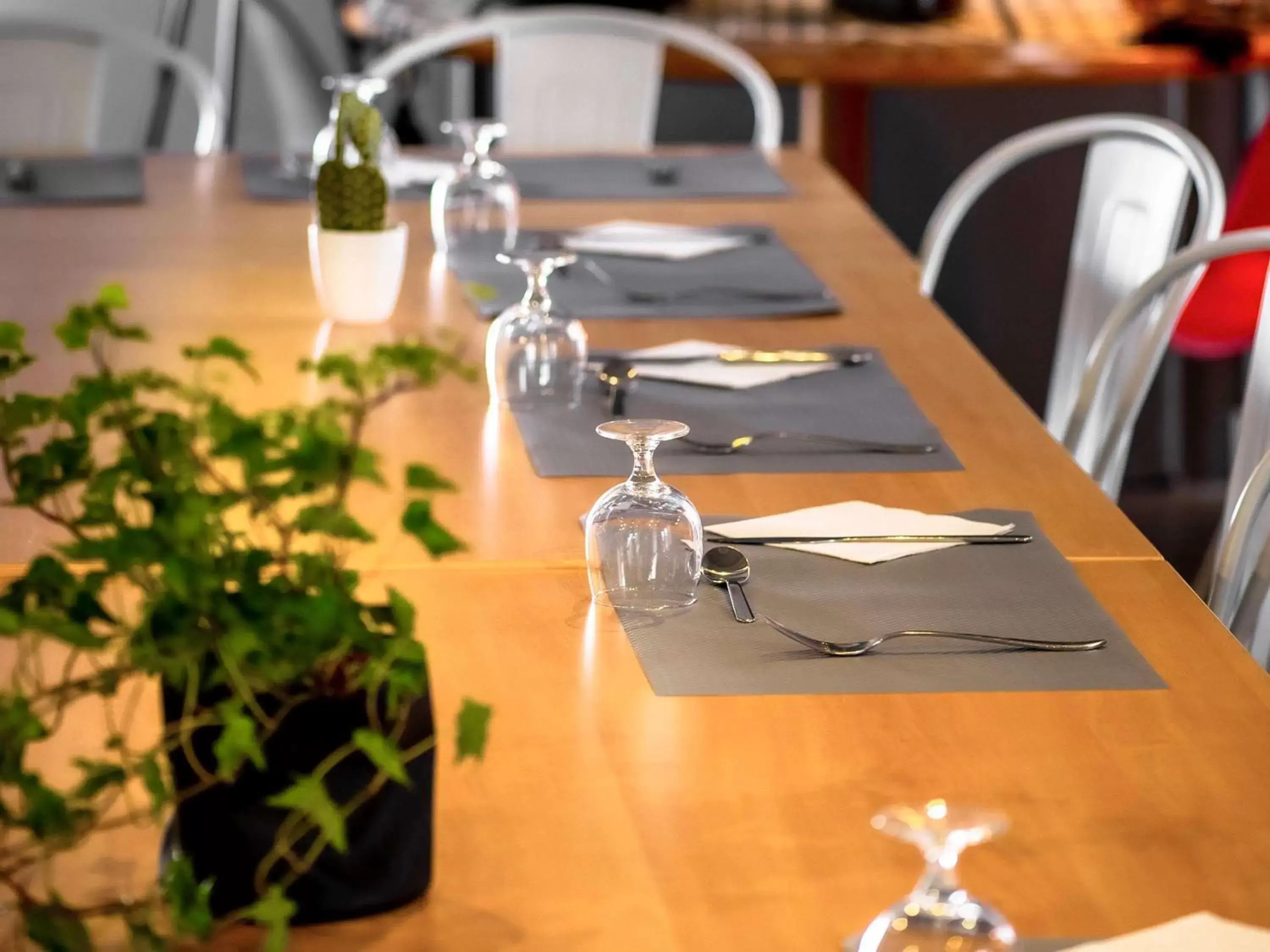Restaurant/places to eat in ibis Macon Sud Crêches Restaurant/places to eat in ibis Macon Sud Crêches