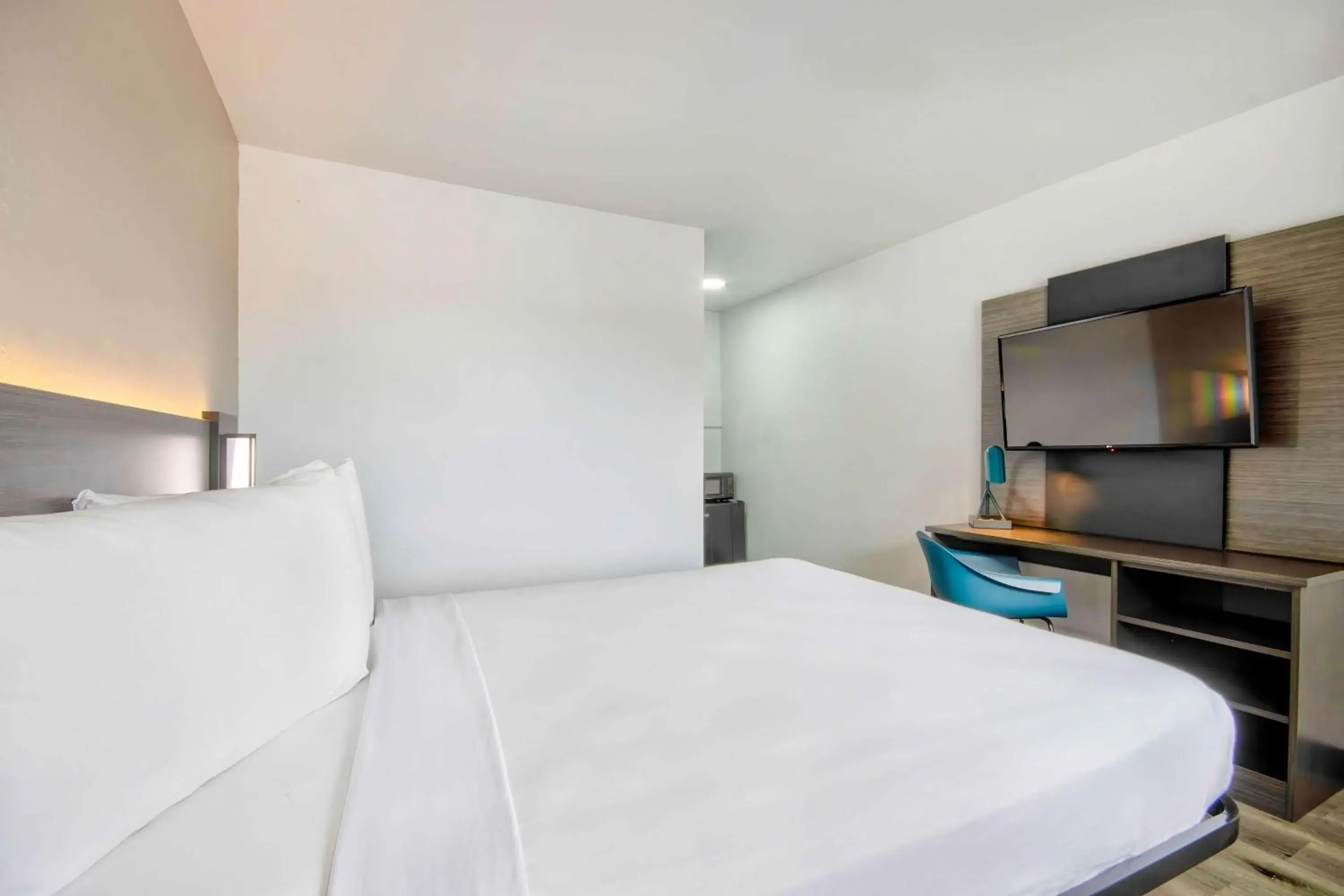 Bedroom, Bed in Motel 6-Austin, TX - North