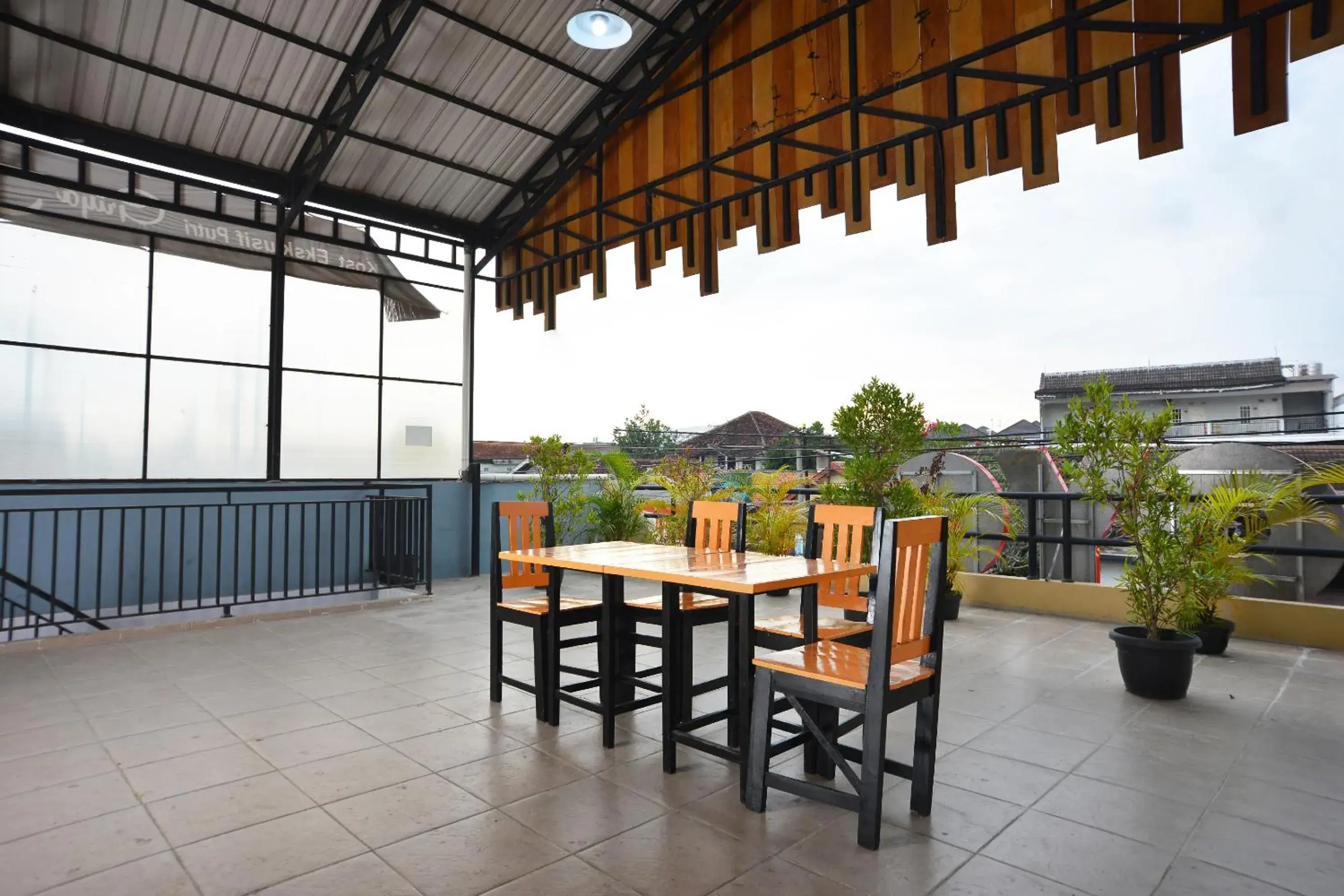 Restaurant/places to eat, Balcony/Terrace in OYO 745 Griya Jasmine Syariah