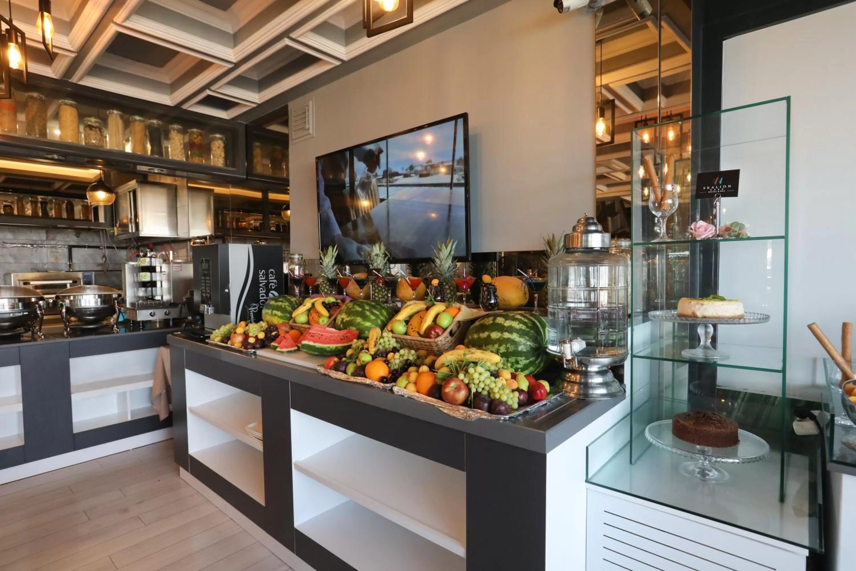 Food and drinks in Skalion Hotel