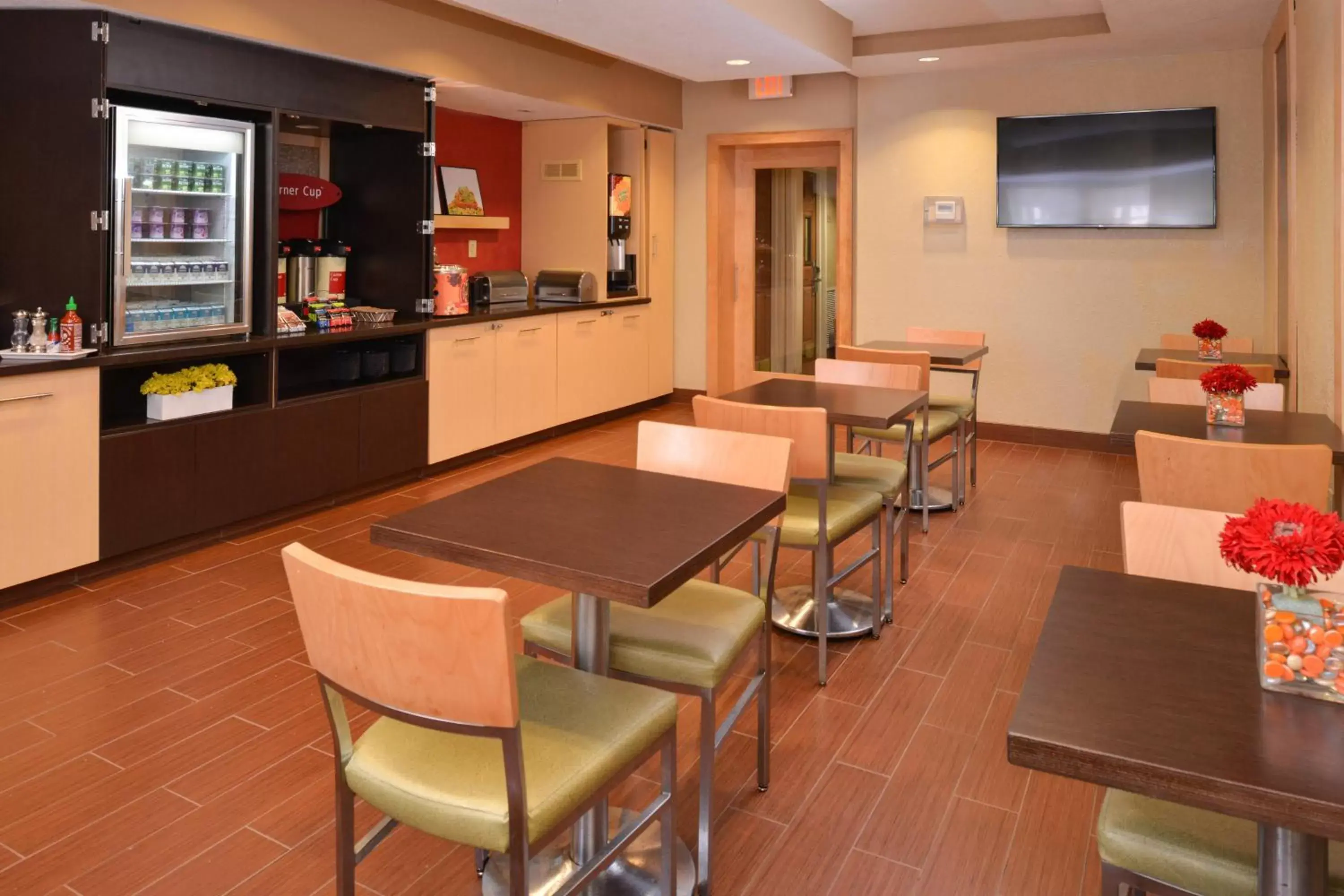 Breakfast, Restaurant/Places to Eat in TownePlace Suites Miami Lakes