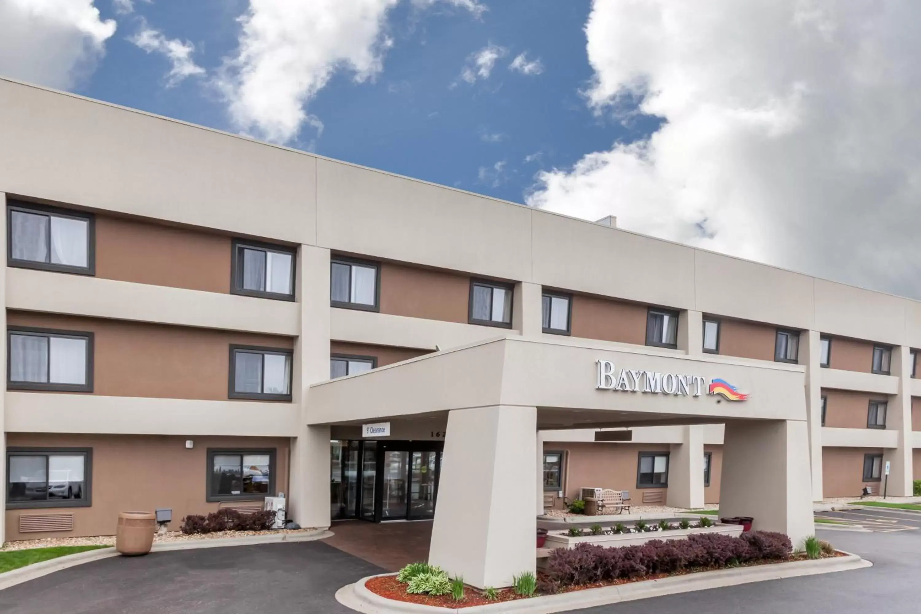 Facade/entrance in Baymont by Wyndham Glenview Facade/entrance in Baymont by Wyndham Glenview