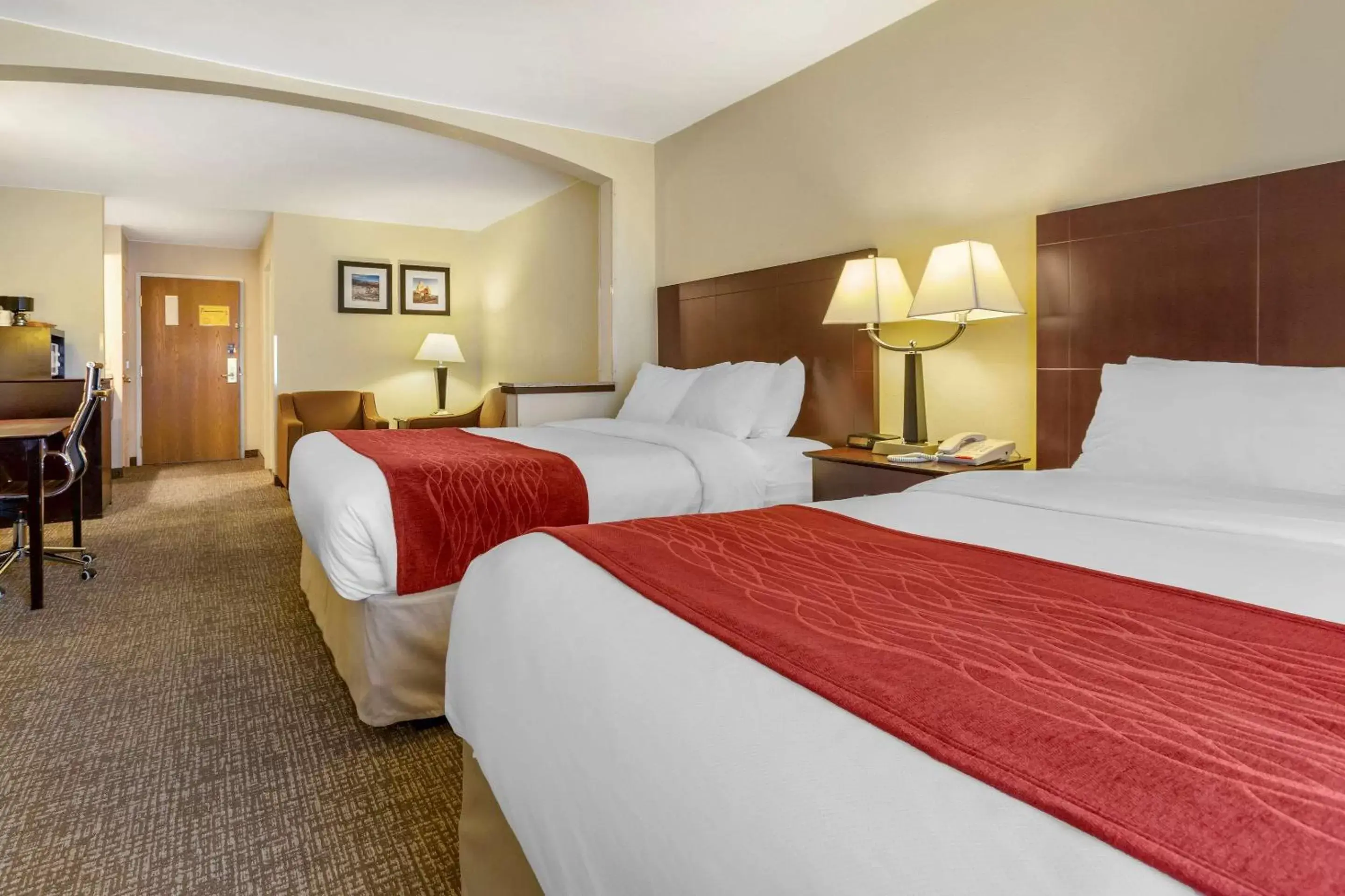 Photo of the whole room, Bed in Comfort Inn & Suites North Tucson Marana