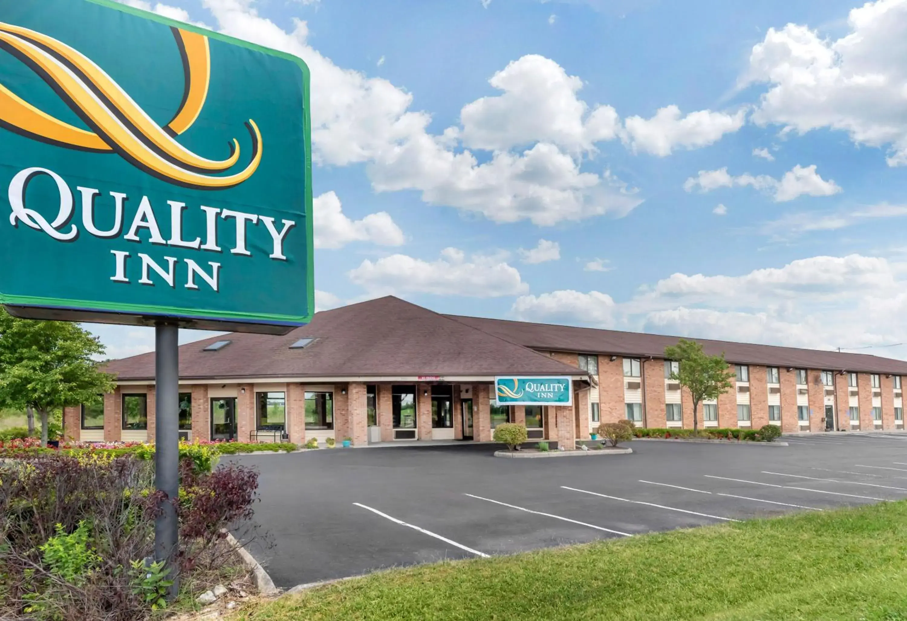 Property building in Quality Inn Washington Court House Jeffersonville