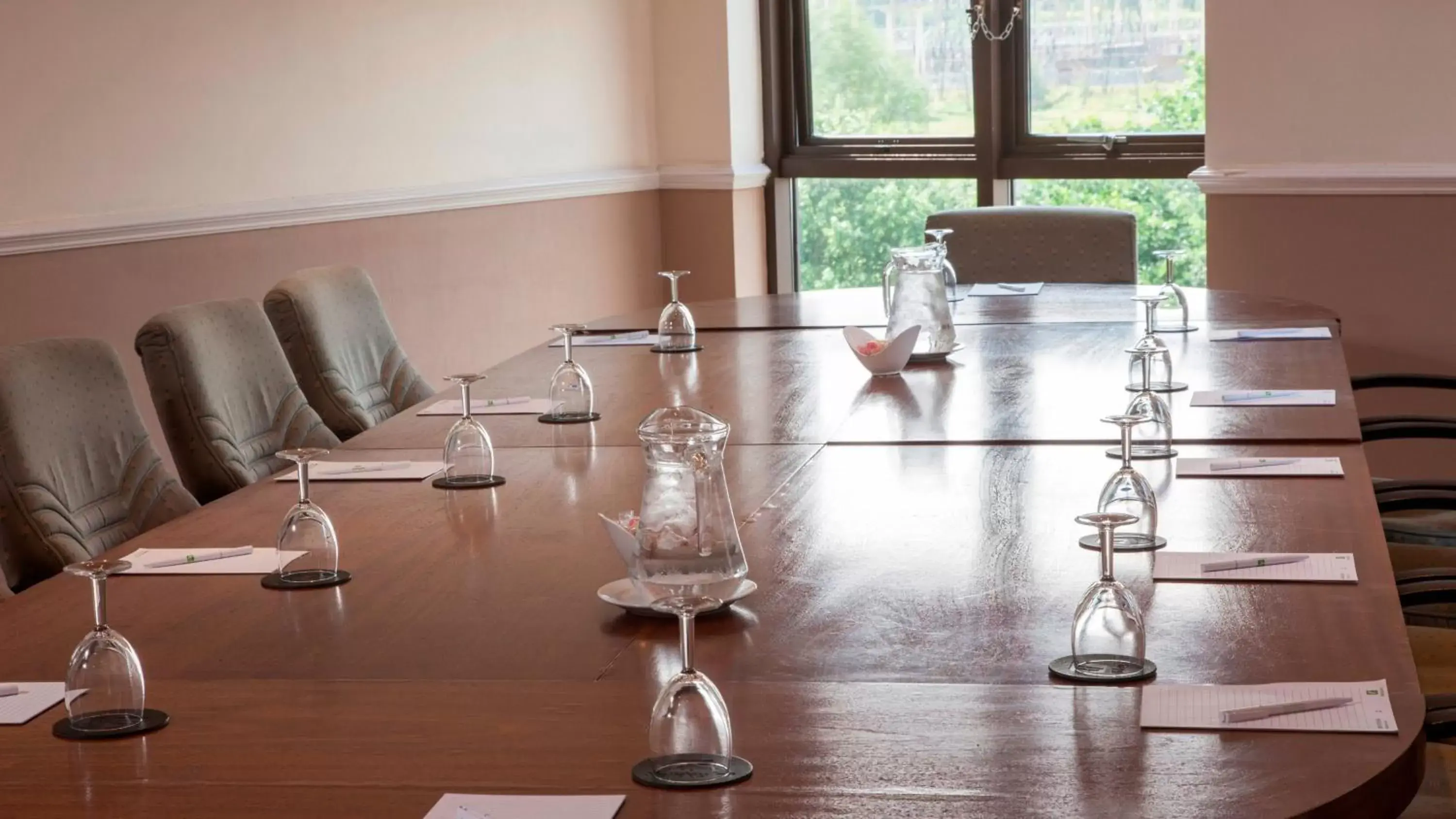 Meeting/conference room in Holiday Inn Rotherham-Sheffield M1,Jct.33, an IHG Hotel