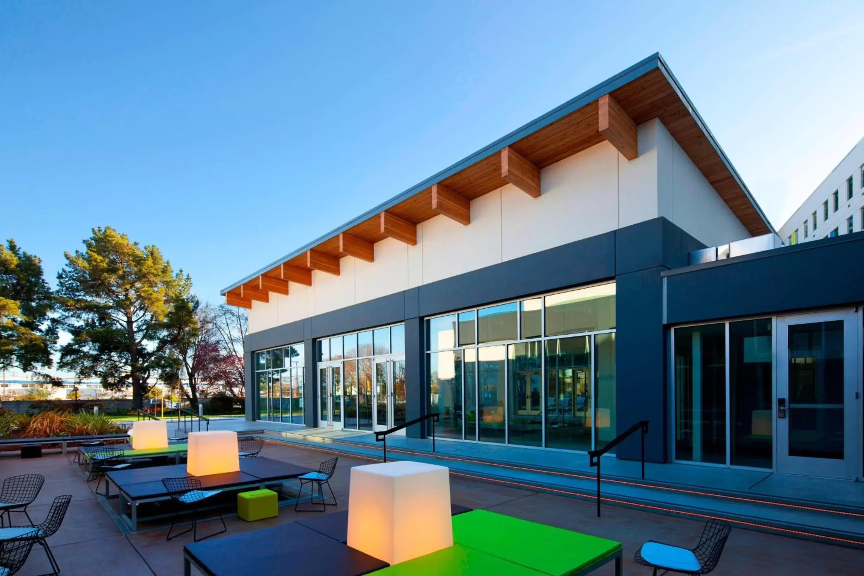 Property building, Swimming Pool in Aloft San Francisco Airport