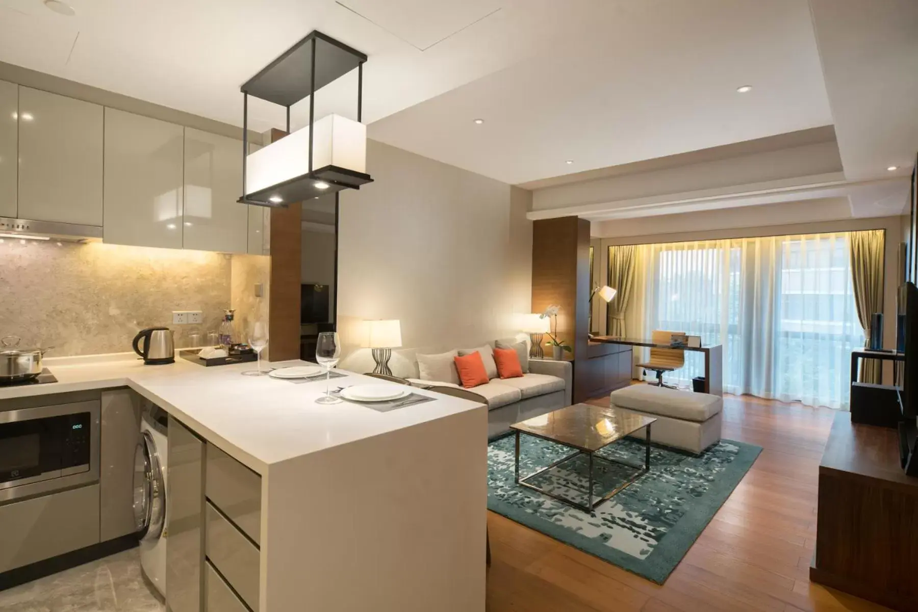 Living room, Kitchen/Kitchenette in Fraser Suites Shenzhen