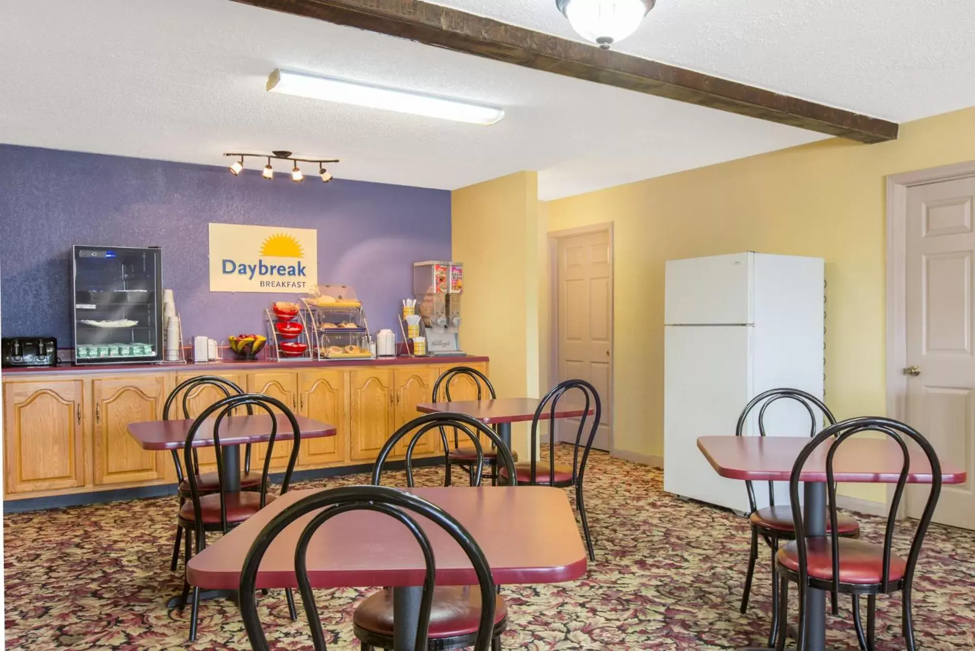 Continental breakfast, Restaurant/Places to Eat in Days Inn by Wyndham Childersburg