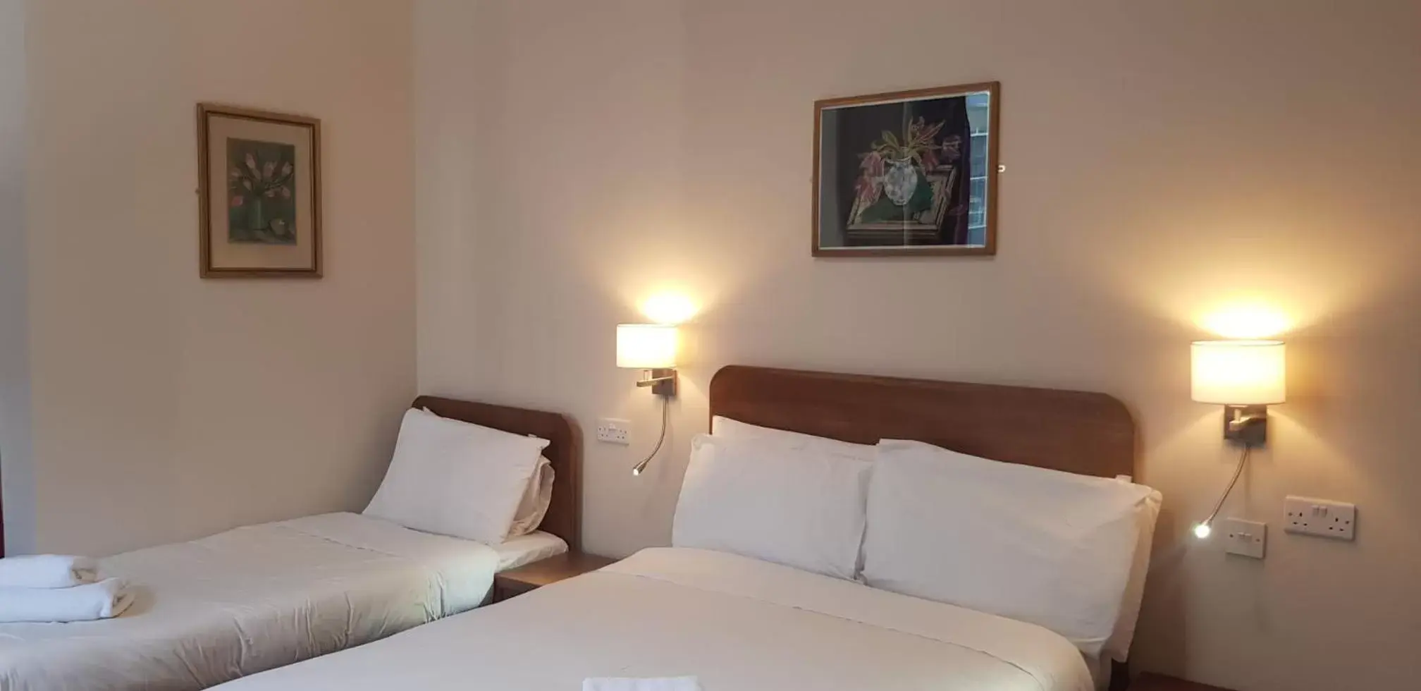 Bed in Aberdeen House Bed in Aberdeen House