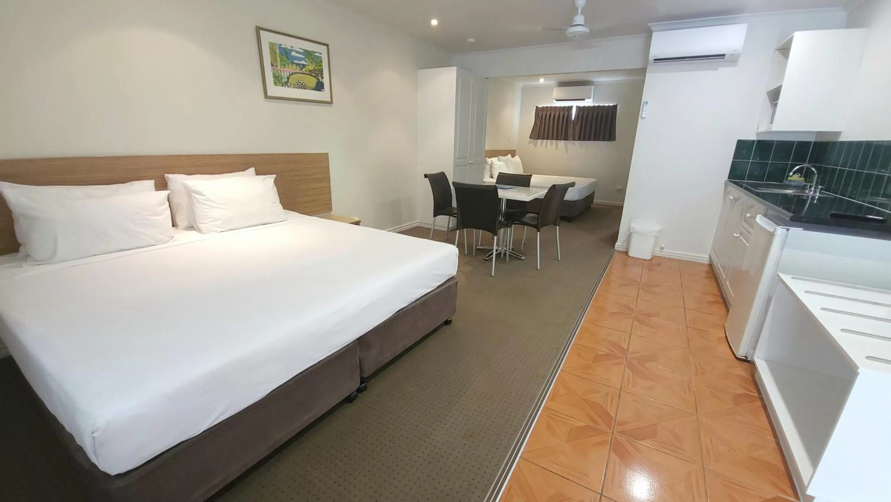 Bedroom, Bed in Cairns Colonial Club Resort