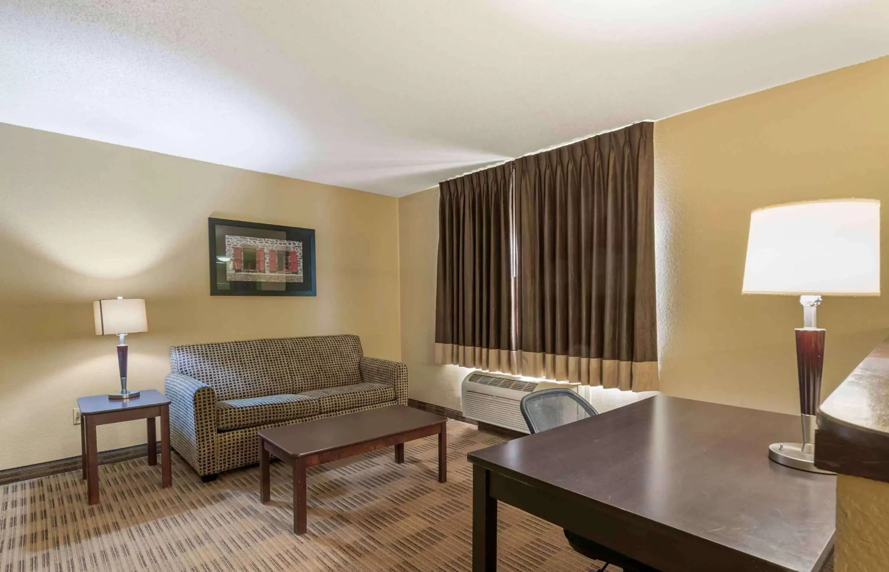 Bedroom, Seating Area in Extended Stay America Suites - Kansas City - Overland Park - Quivira Rd