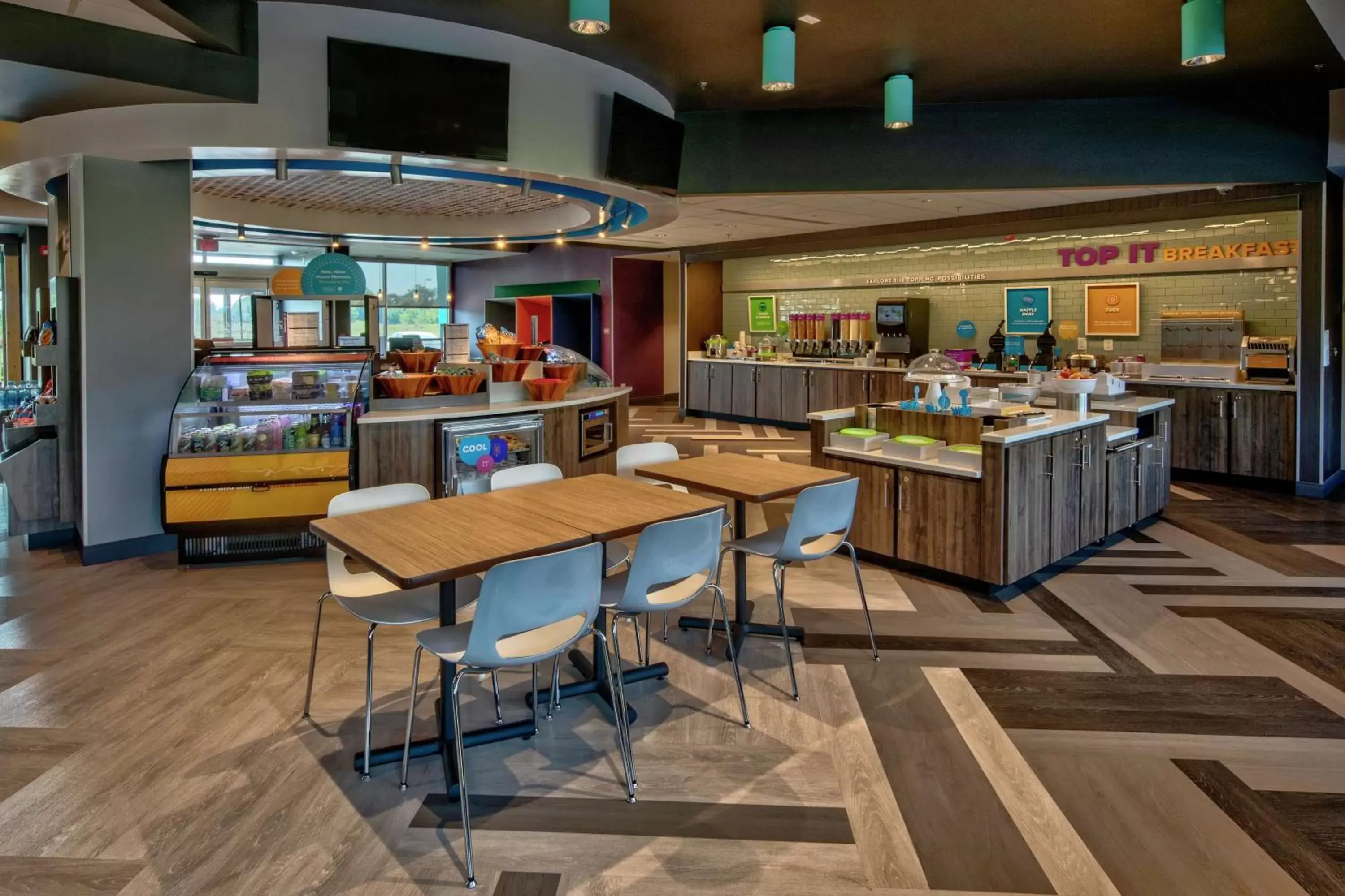 Dining area, Restaurant/Places to Eat in Tru By Hilton Roanoke Hollins