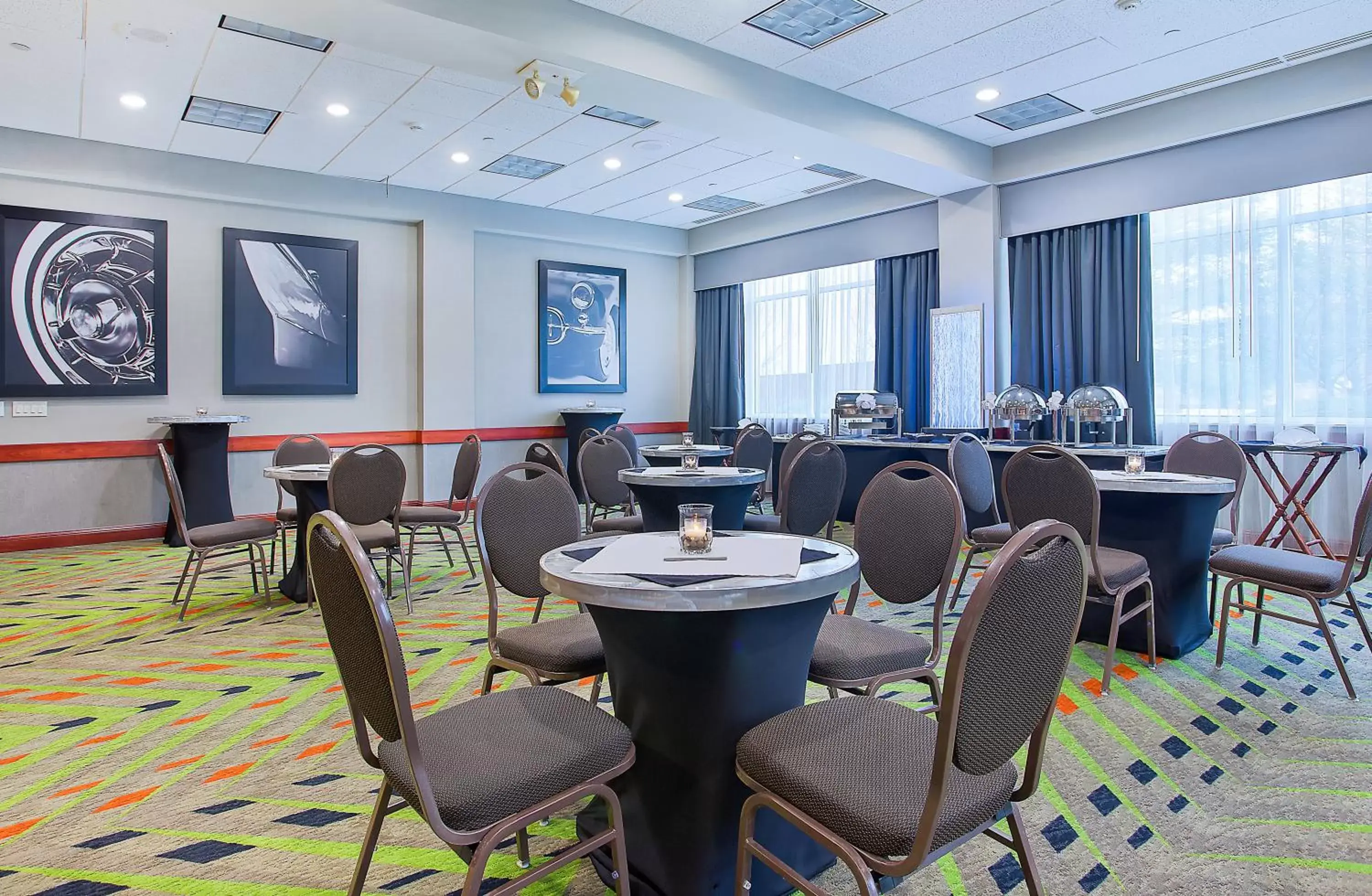 Meeting/conference room, Restaurant/Places to Eat in Holiday Inn University Plaza-Bowling Green, an IHG Hotel