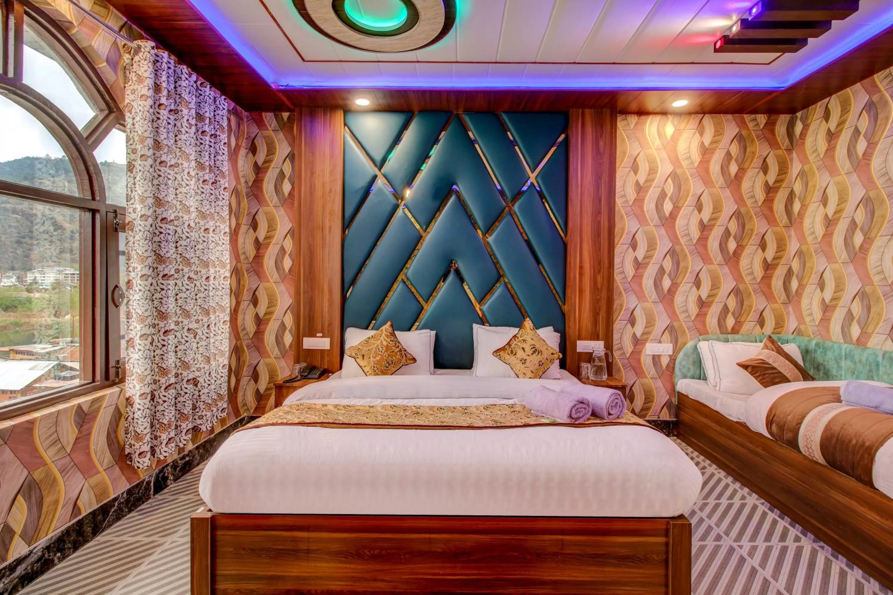 Bed in HOTEL ROYAL HAMEED