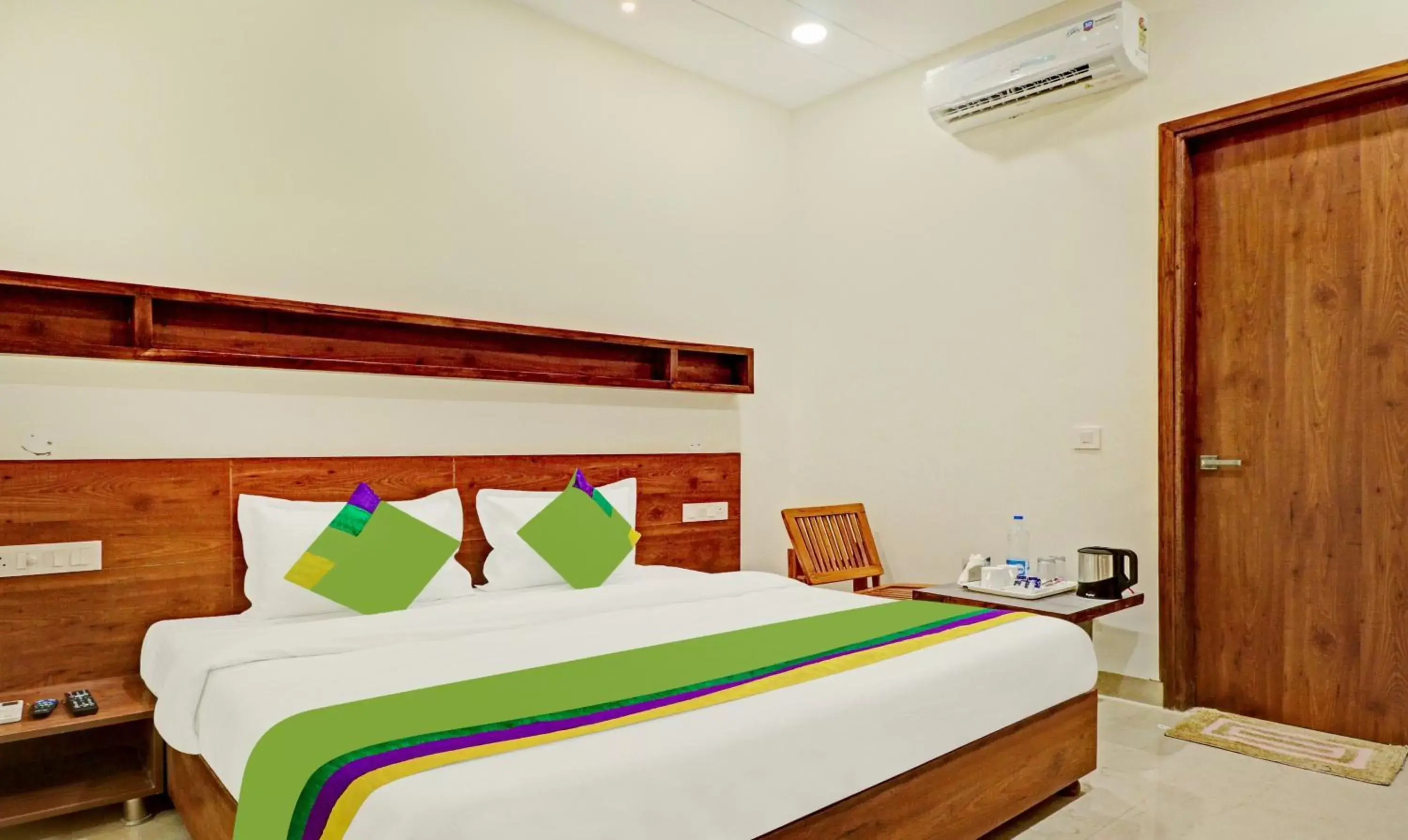 Bedroom, Bed in Treebo Delmont Bedroom, Bed in Treebo Delmont