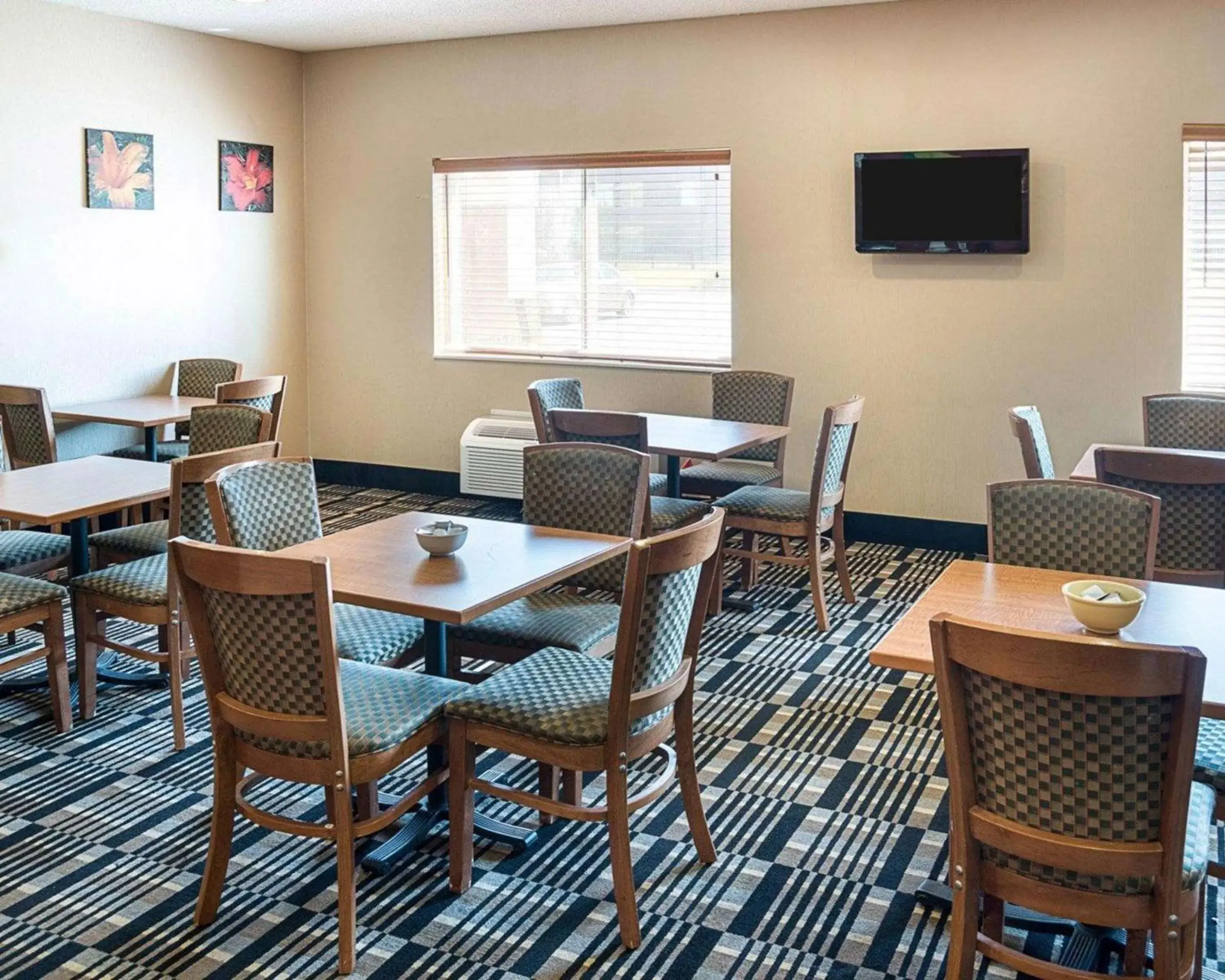 Restaurant/places to eat in Quality Inn Brooklyn Center Restaurant/places to eat in Quality Inn Brooklyn Center