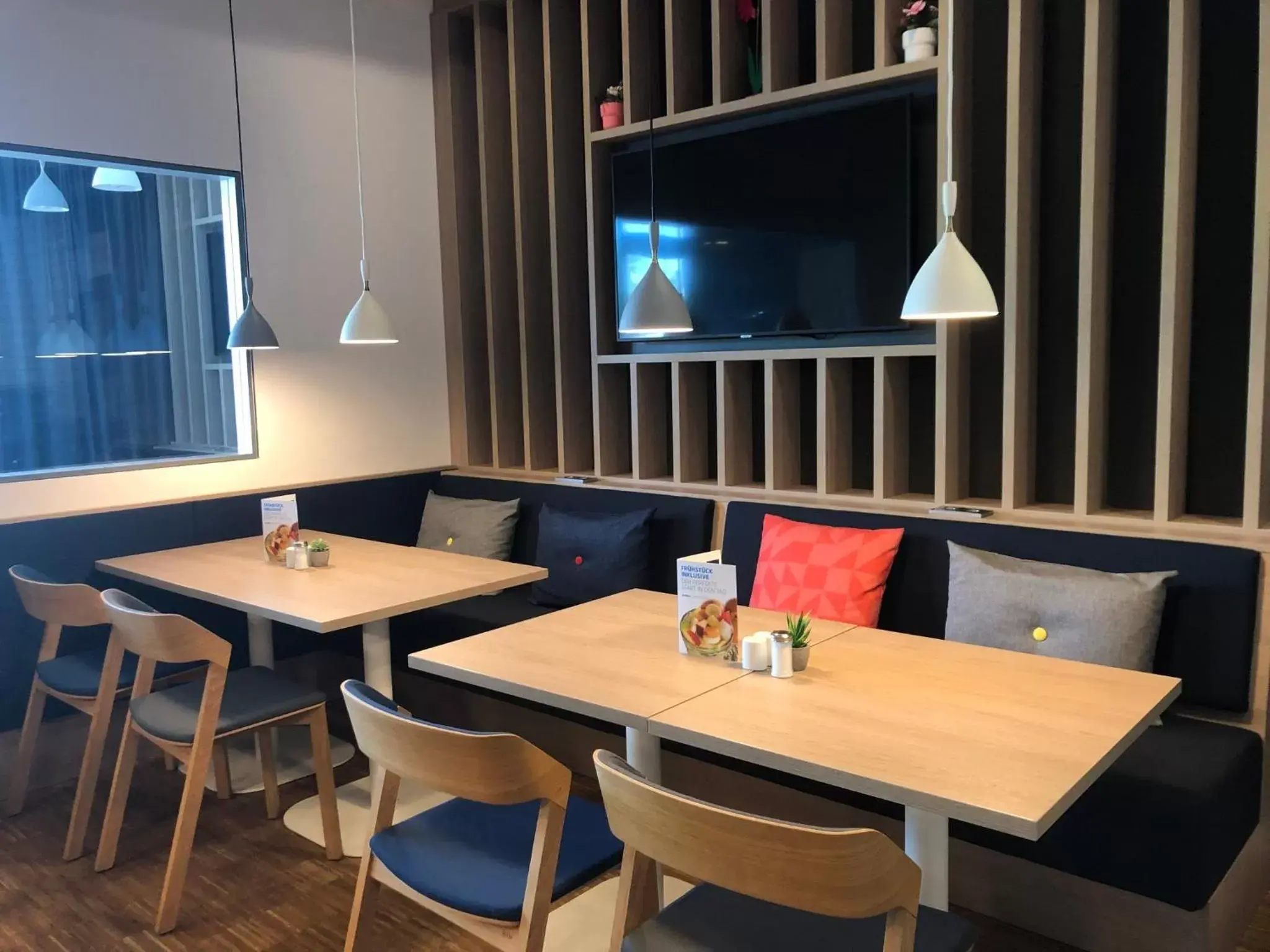 Restaurant/places to eat in Holiday Inn Express Munich - Olympiapark by IHG Restaurant/places to eat in Holiday Inn Express Munich - Olympiapark by IHG