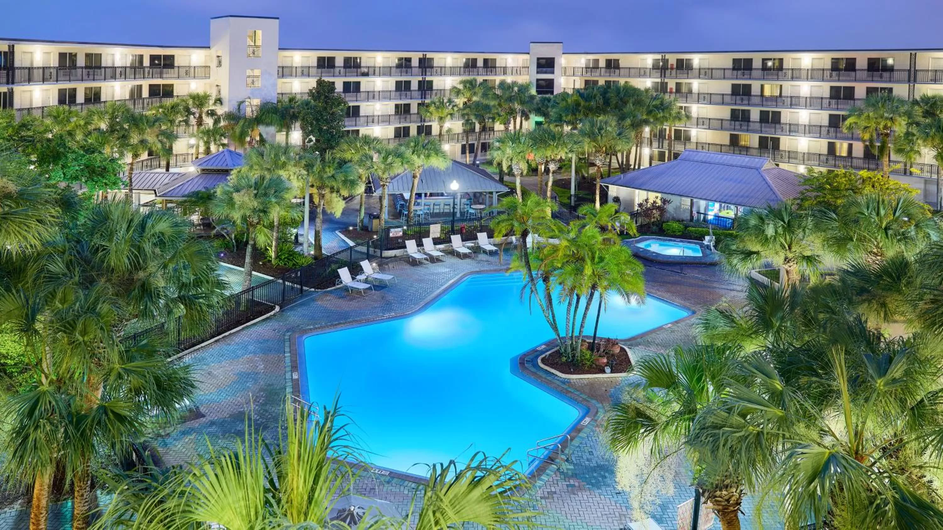 Swimming pool in Staybridge Suites Orlando Royale Parc Suites by IHG