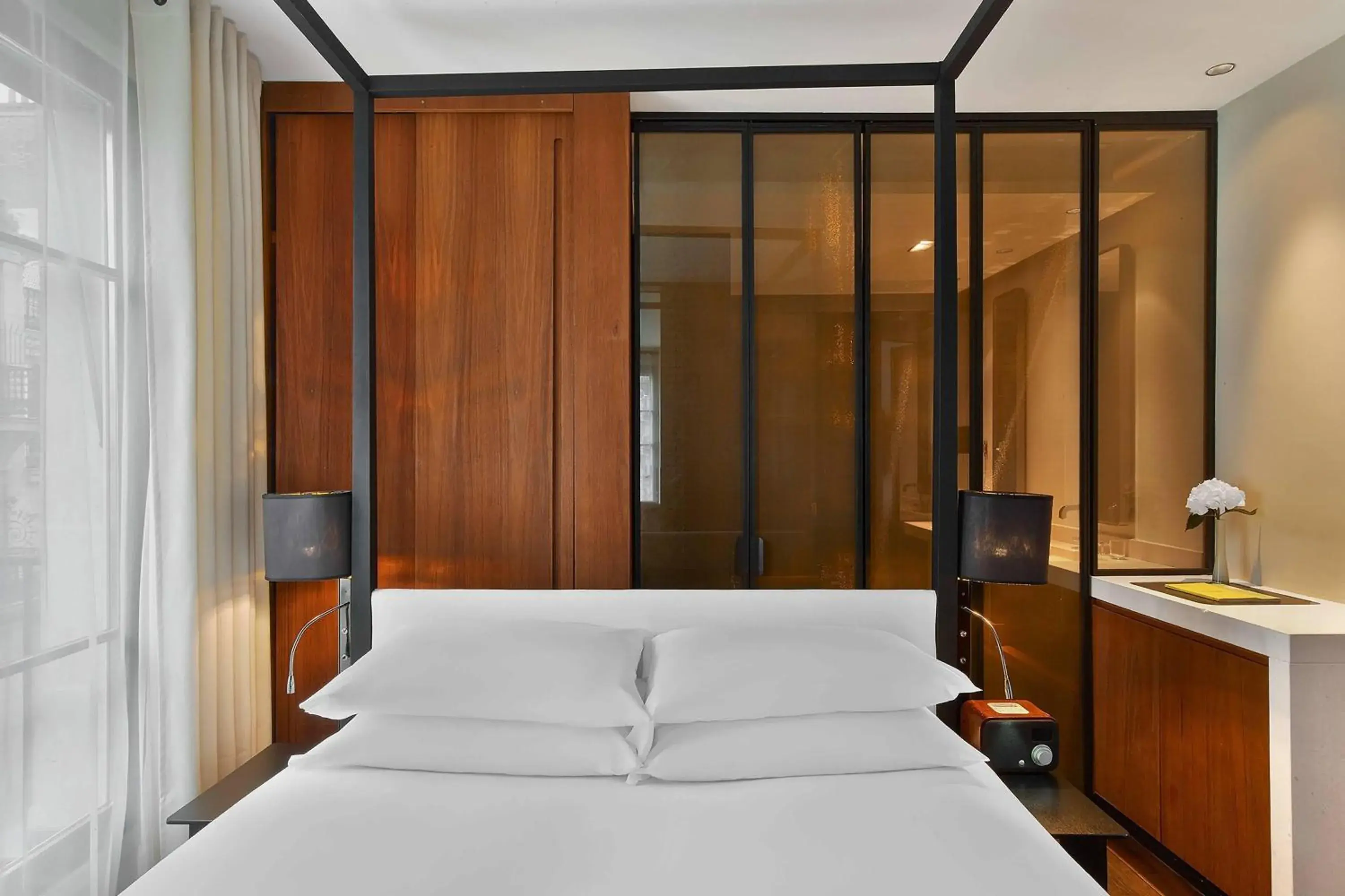 Photo of the whole room, Bed in Le Metropolitan a Tribute Portfolio Hotel Paris