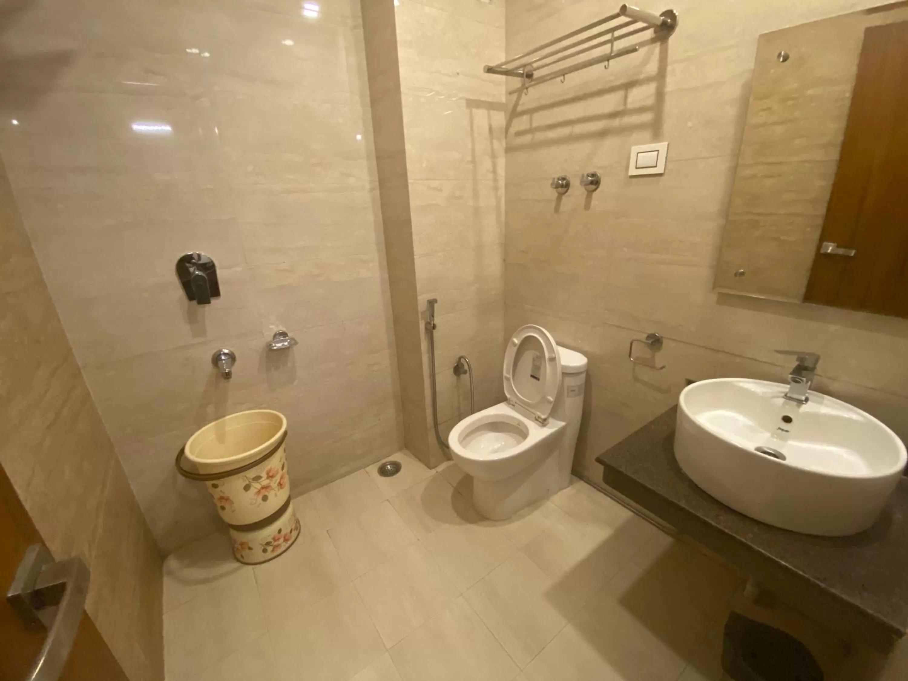 Bathroom in Hotel Ambika Resort Manali