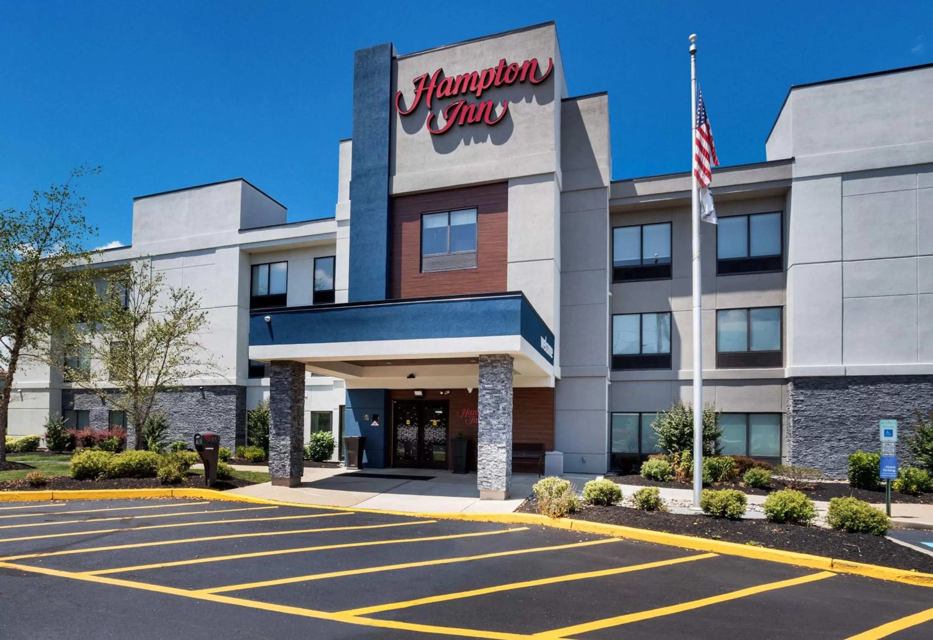 Property building in Hampton Inn Princeton