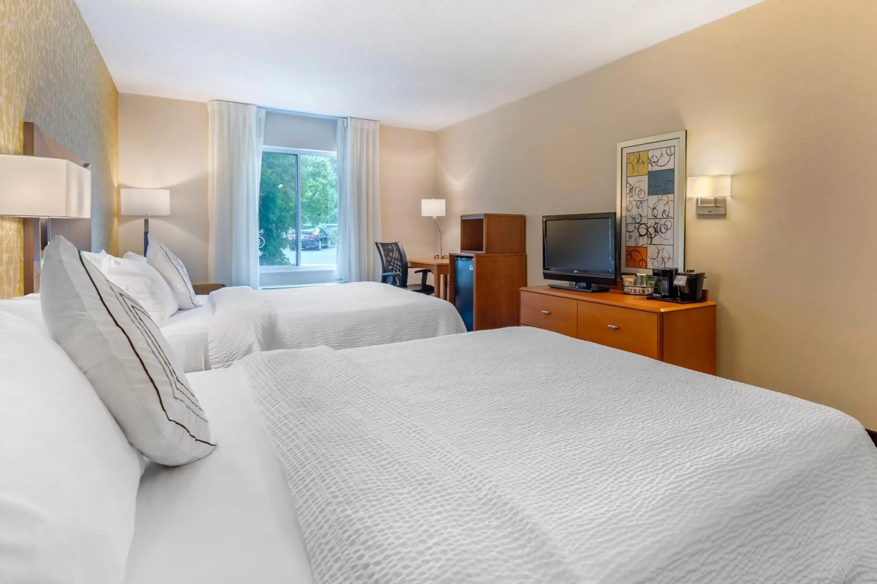 Bed in Fairfield Inn & Suites Hooksett