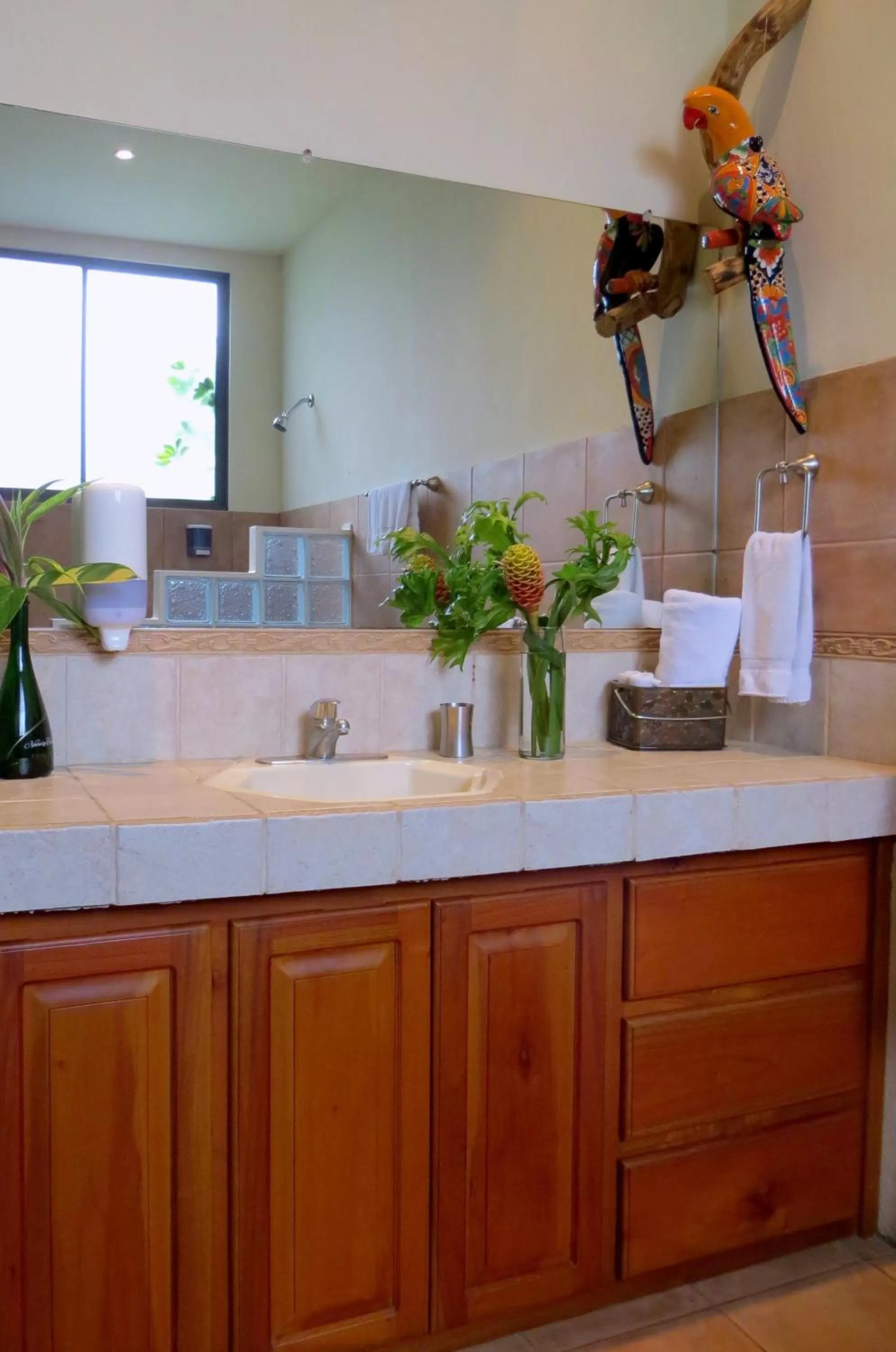 Bathroom, Kitchen/Kitchenette in Pura Vida Hotel