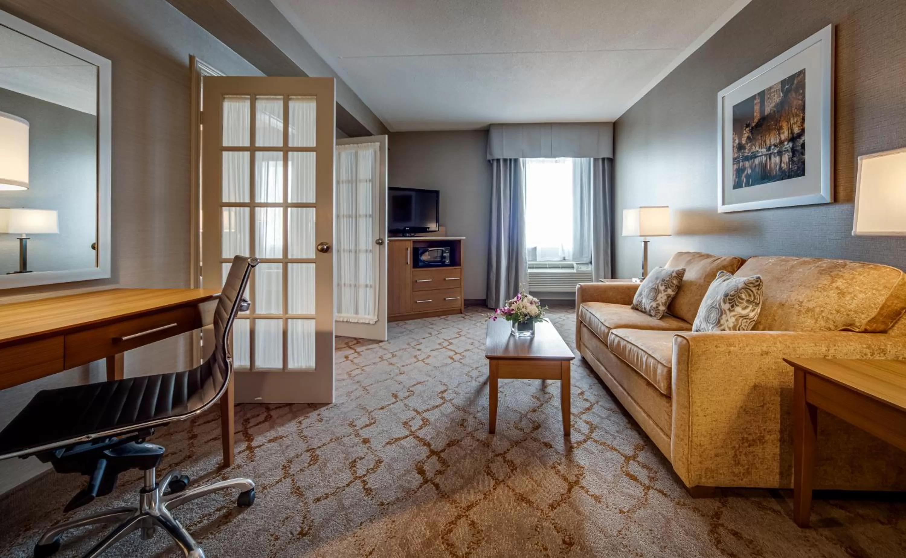 Living room in Monte Carlo Inn Vaughan Suites