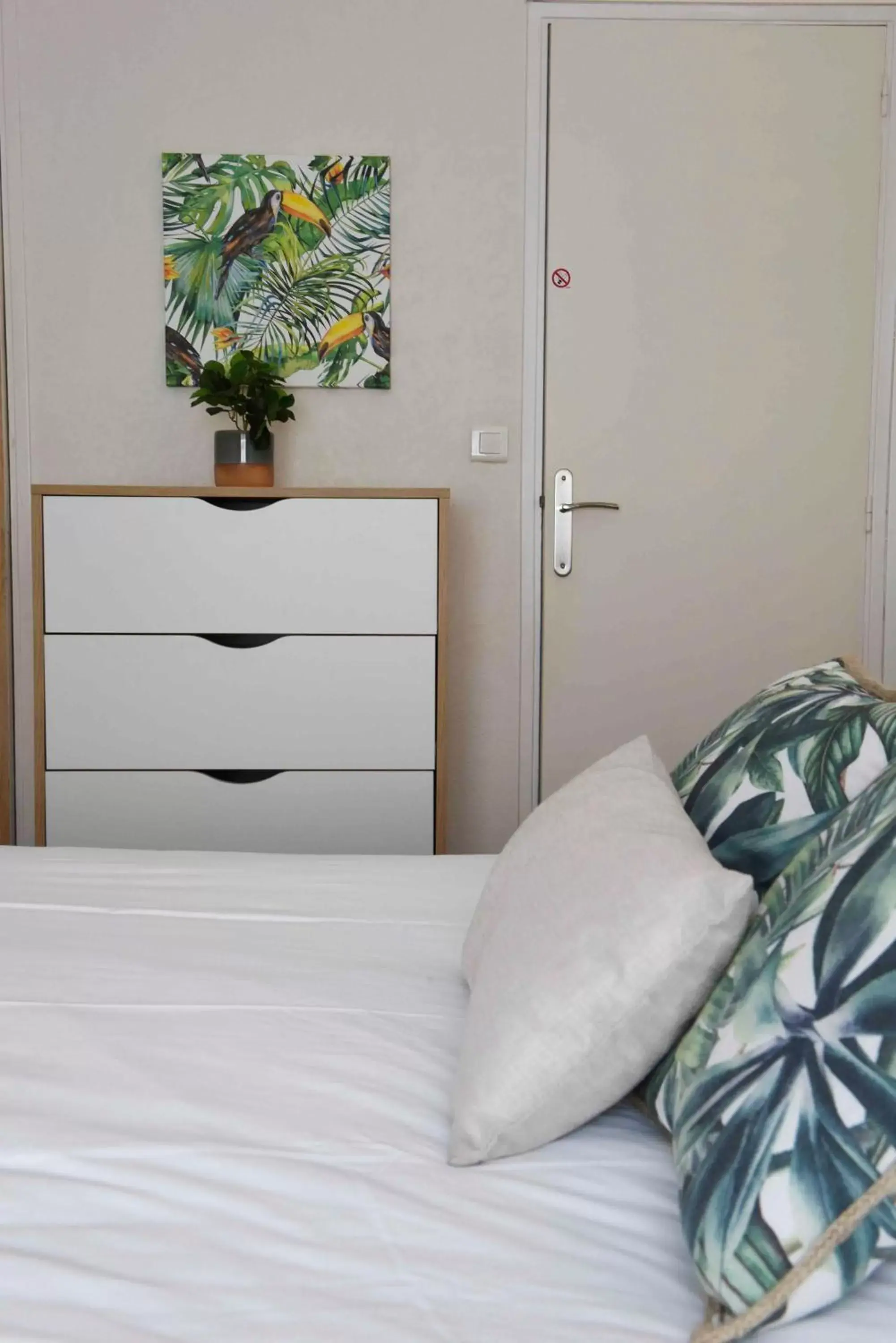 Bedroom, Bed in Azur Hotel