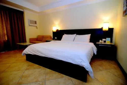 Bed in MO2 Westown Hotel - Mandalagan