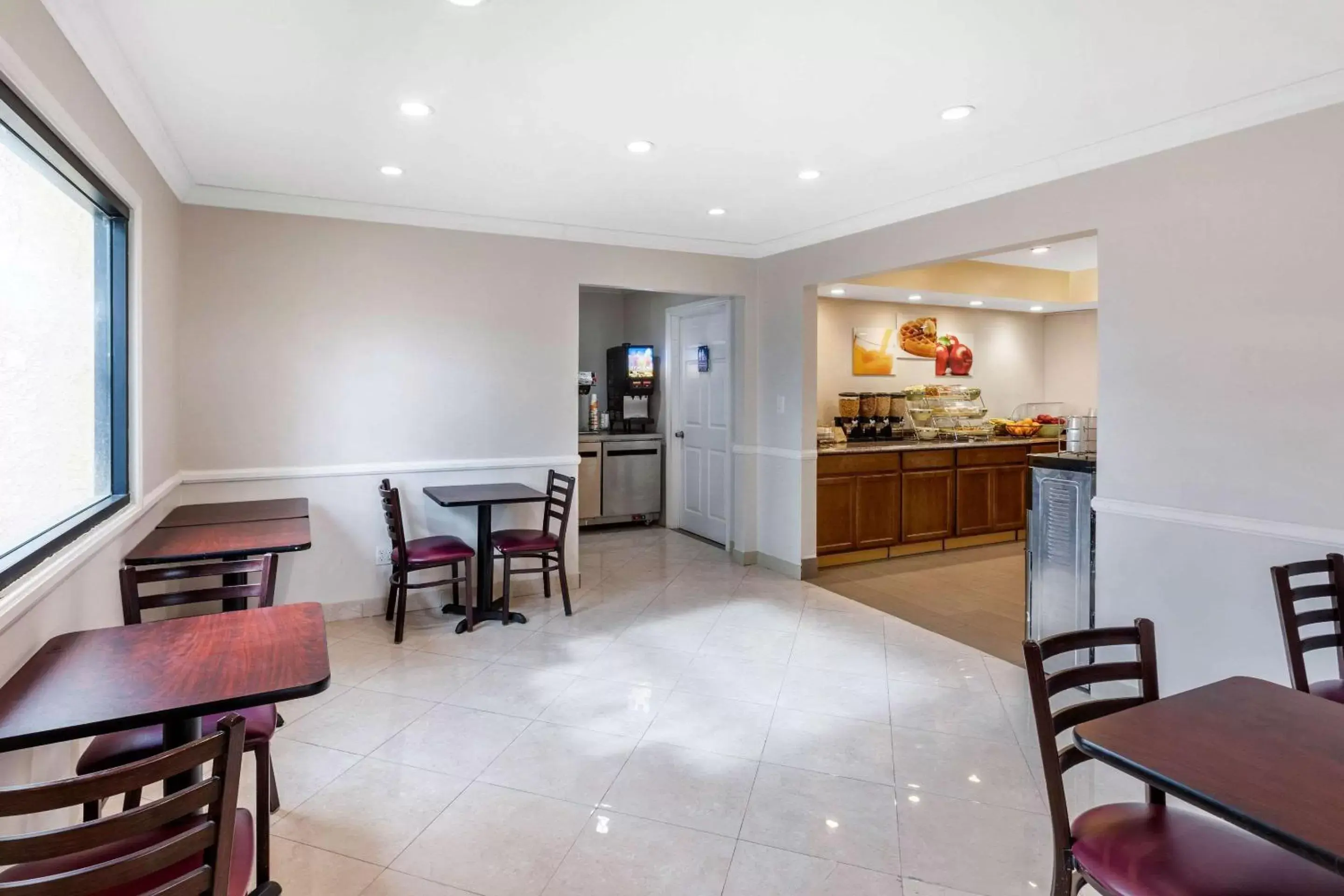Restaurant/Places to Eat in Quality Inn Lomita-Los Angeles South Bay