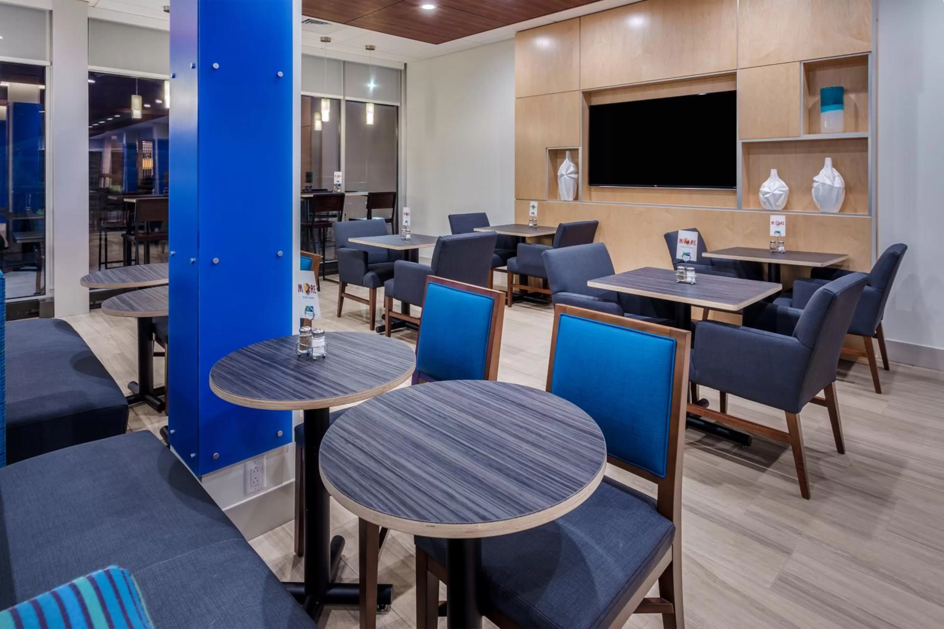 Breakfast in Holiday Inn Express & Suites - Rice Lake by IHG