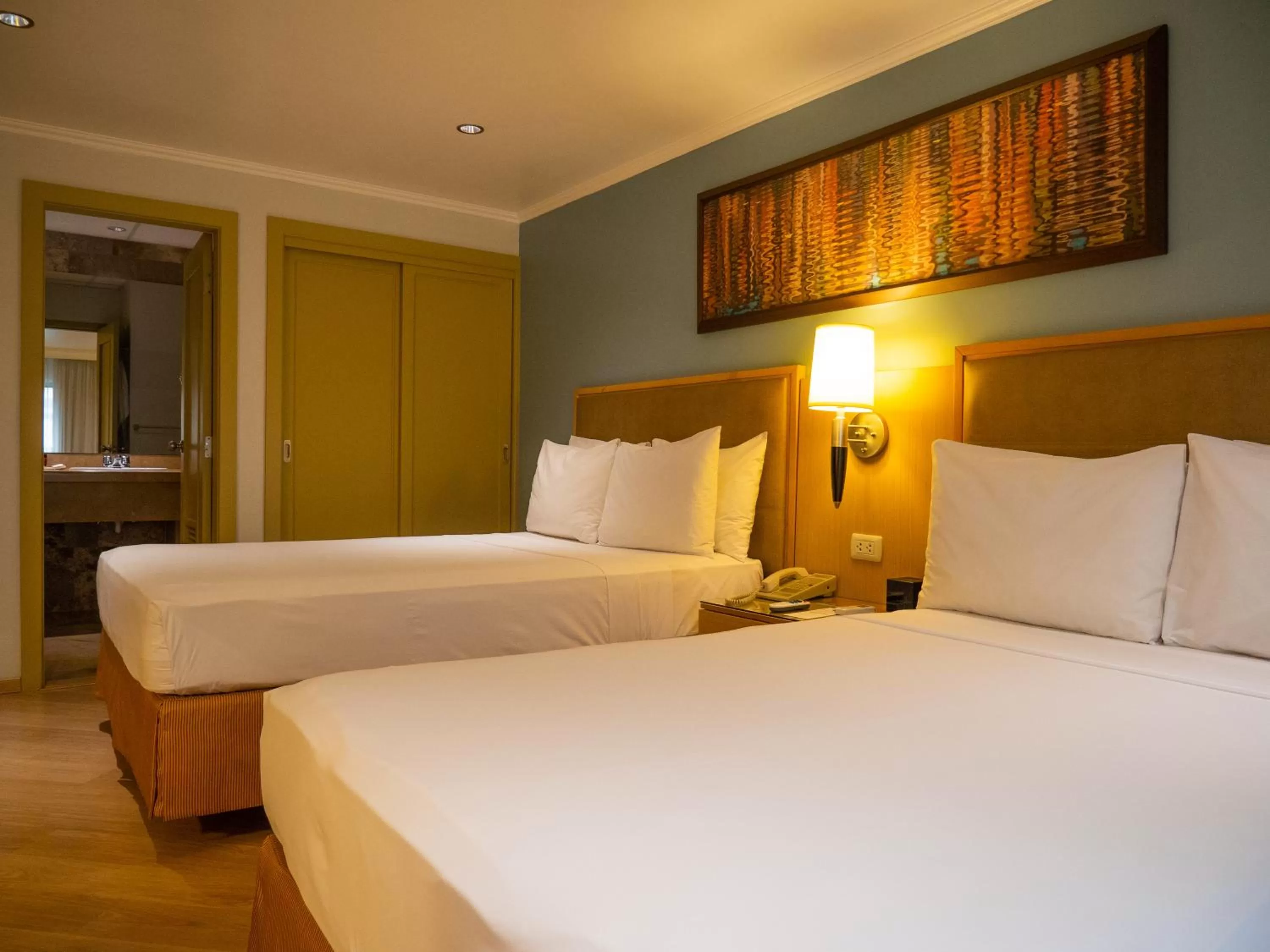 Bed in Grand Hotel Guayaquil, an Ascend Collection Hotel