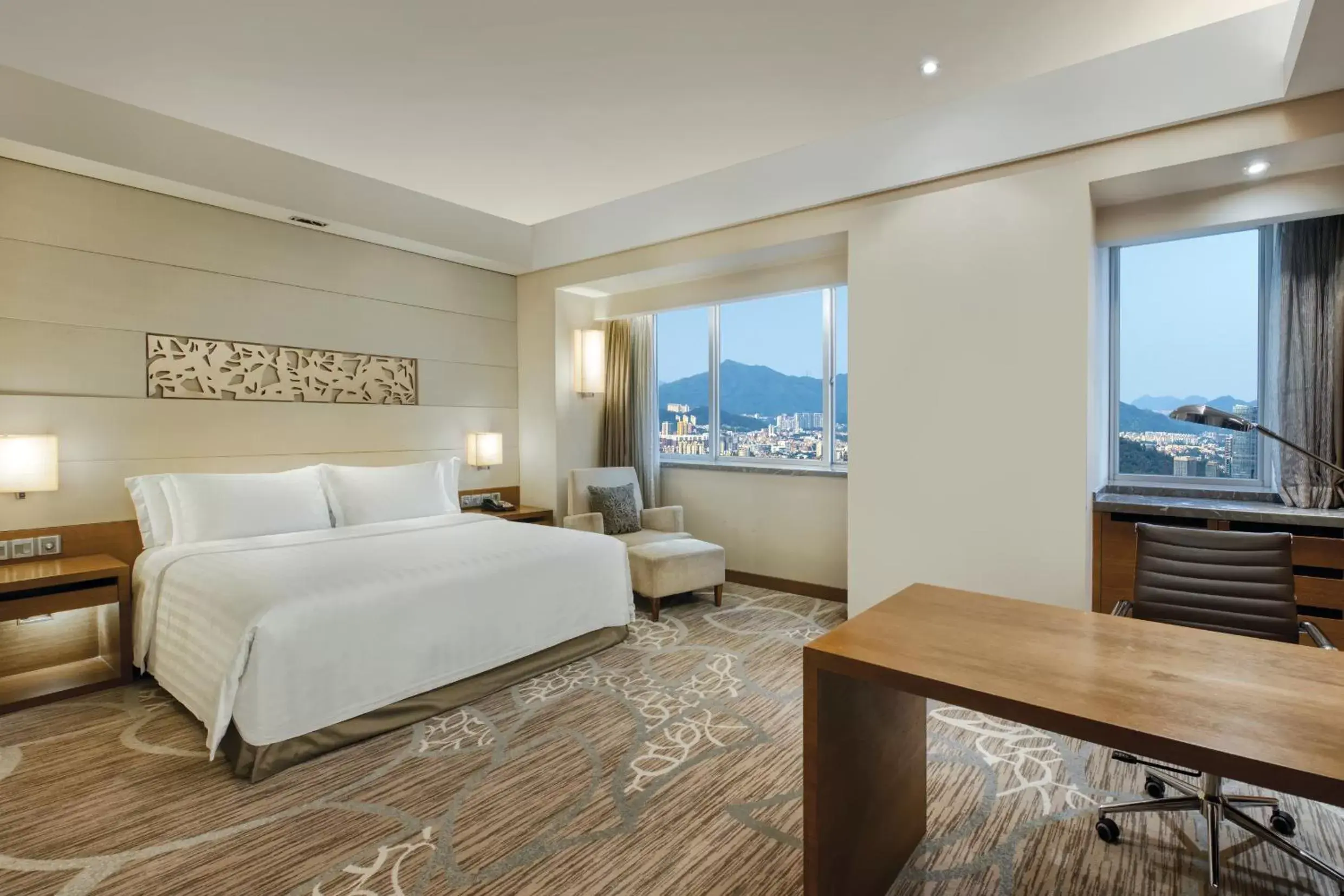 Standard Room in Crowne Plaza Guangzhou City Centre by IHG Standard Room in Crowne Plaza Guangzhou City Centre by IHG